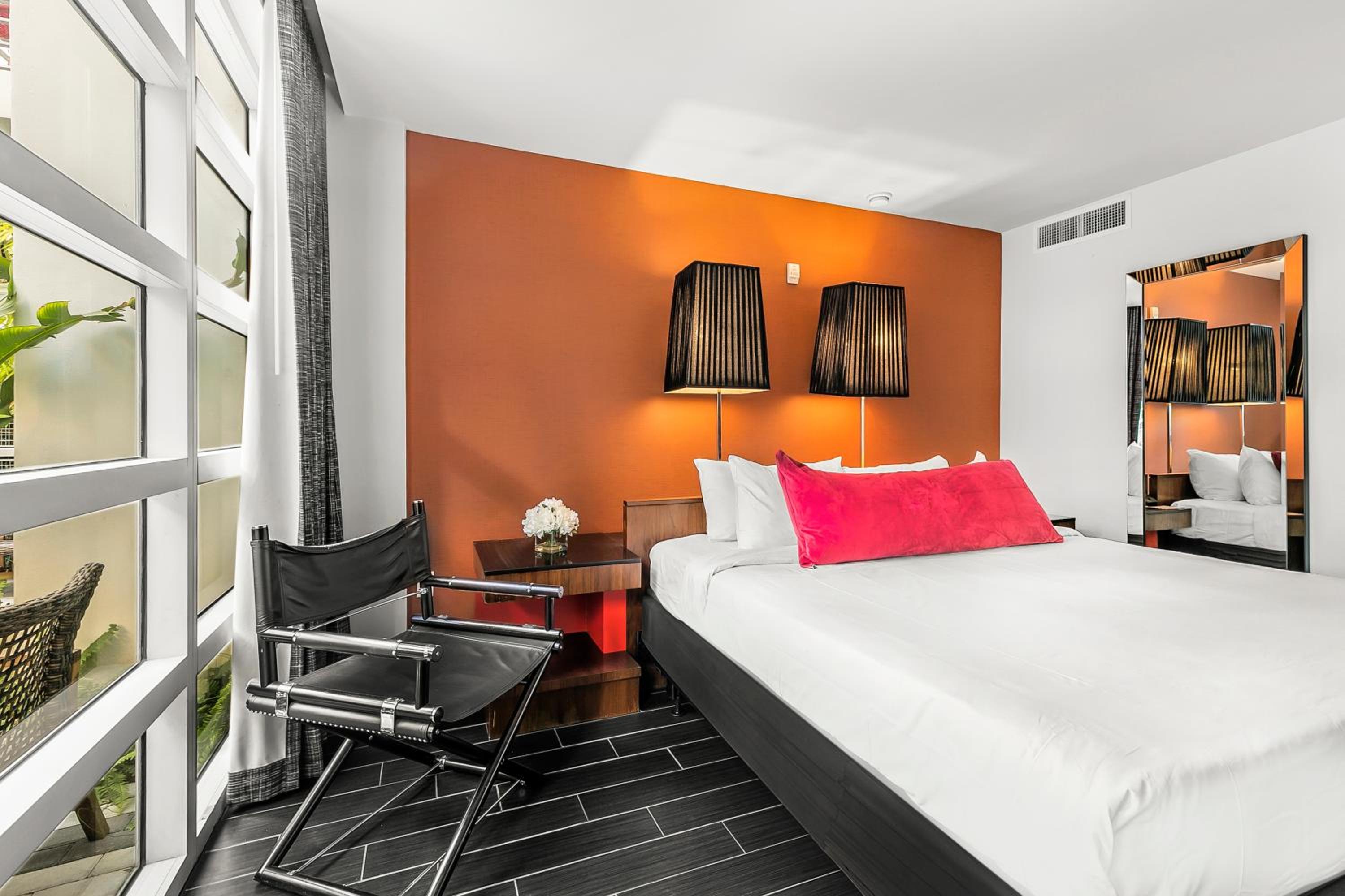 Deluxe King Room with Garden View