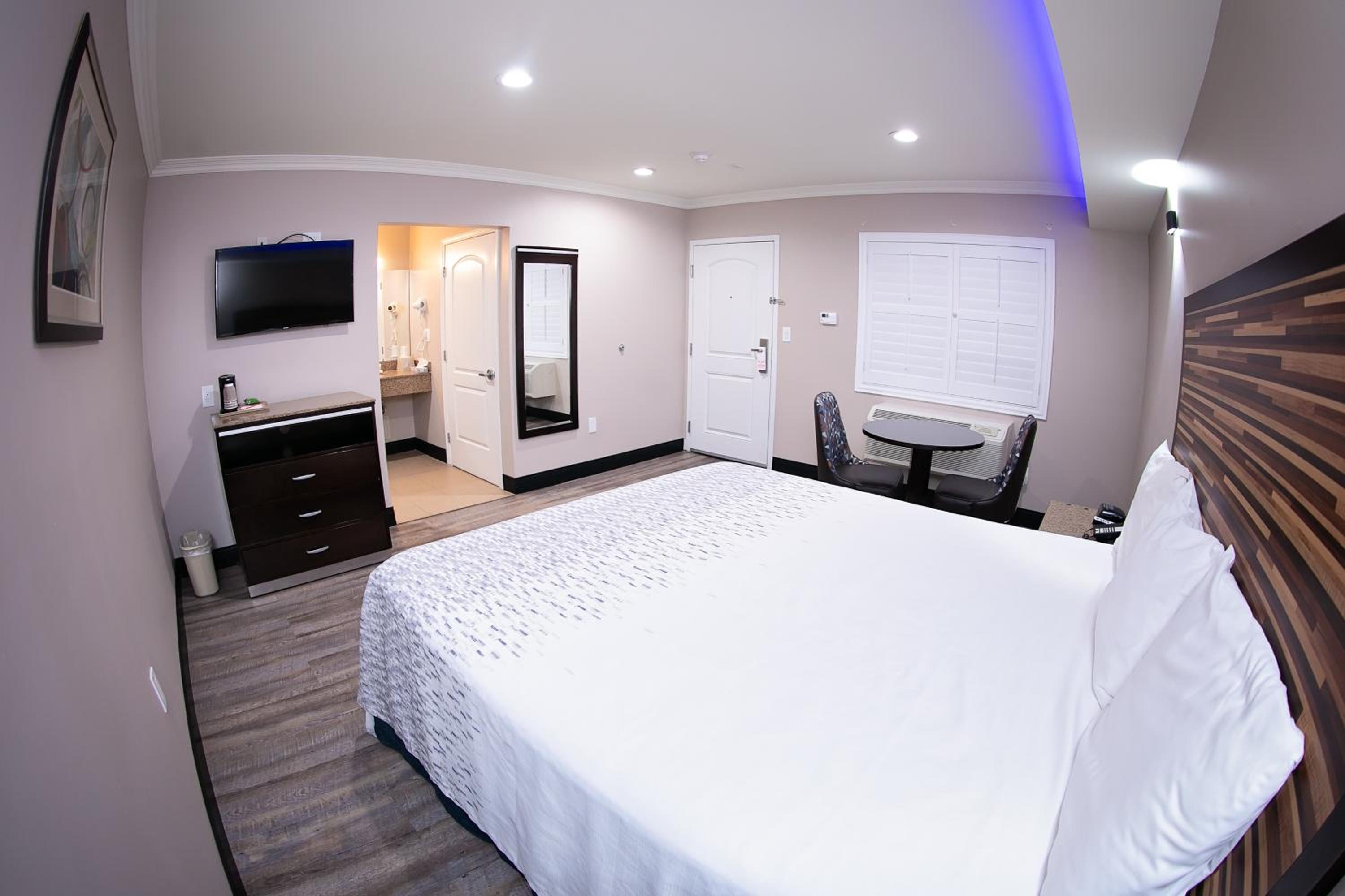 King Room - Non-Smoking