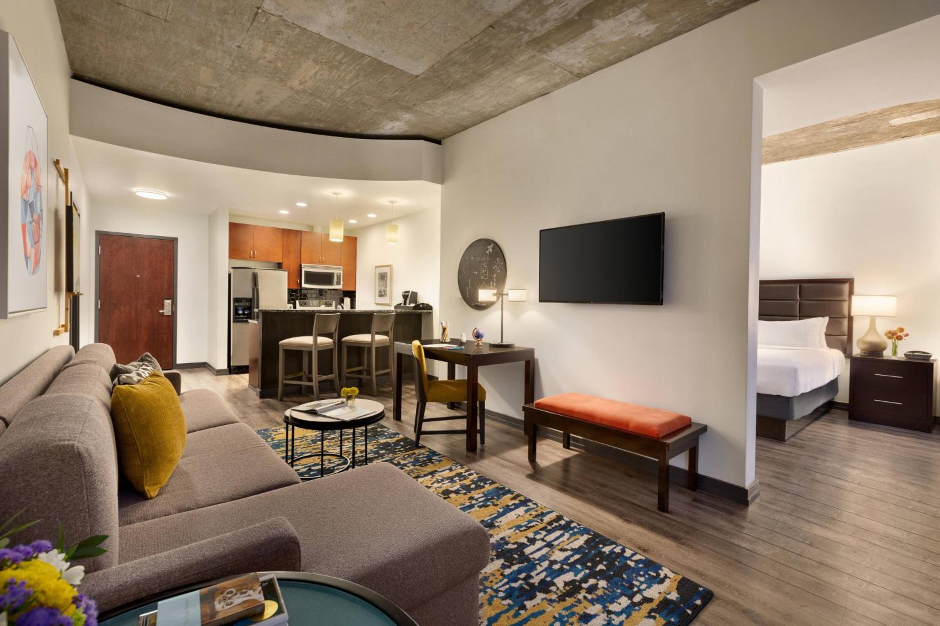 1 Bedroom Suite, 2 Queen, Sofa bed, Low floor, Balcony