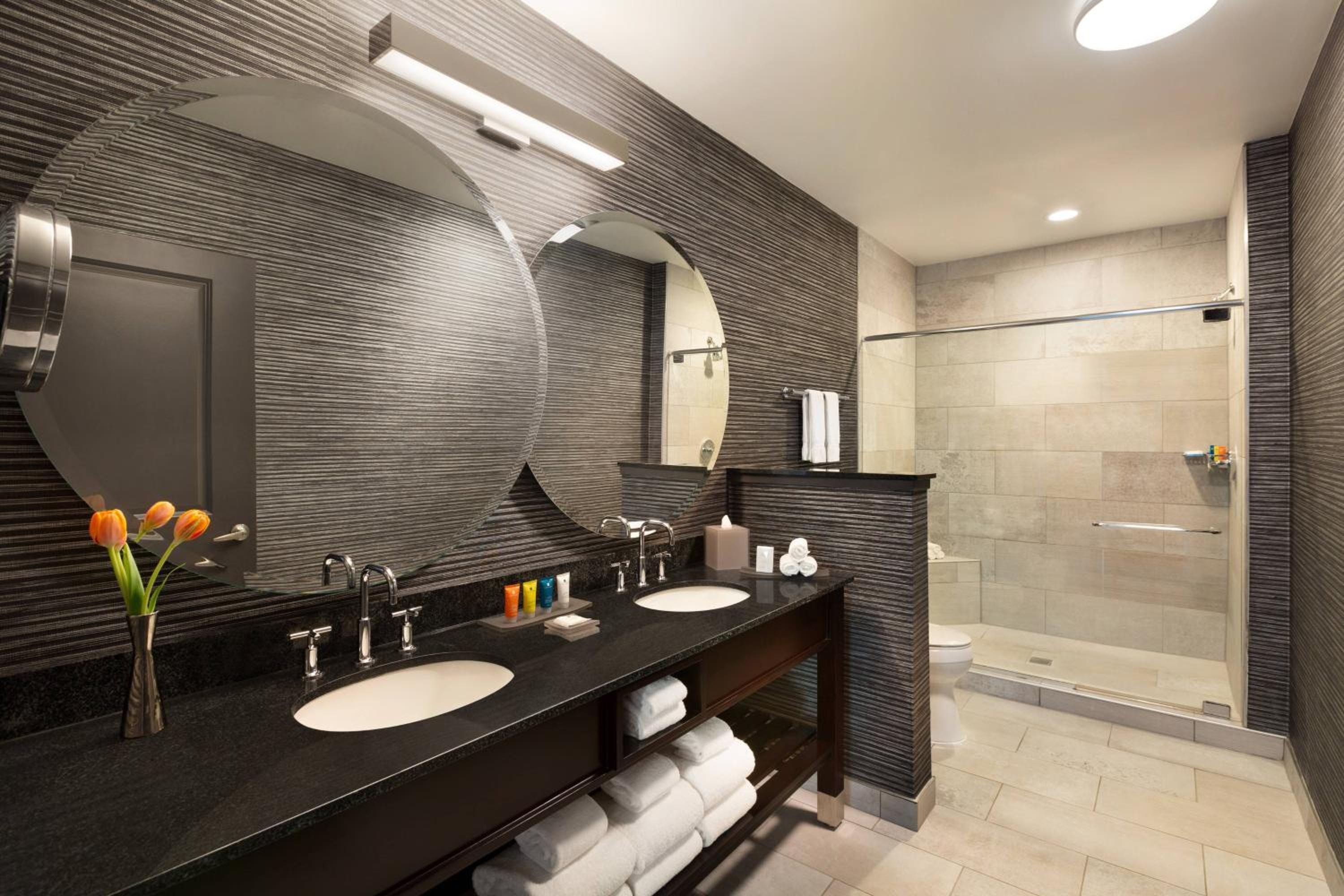 1 Bedroom Suite, 2 Queen, Sofa bed, Low floor, Balcony