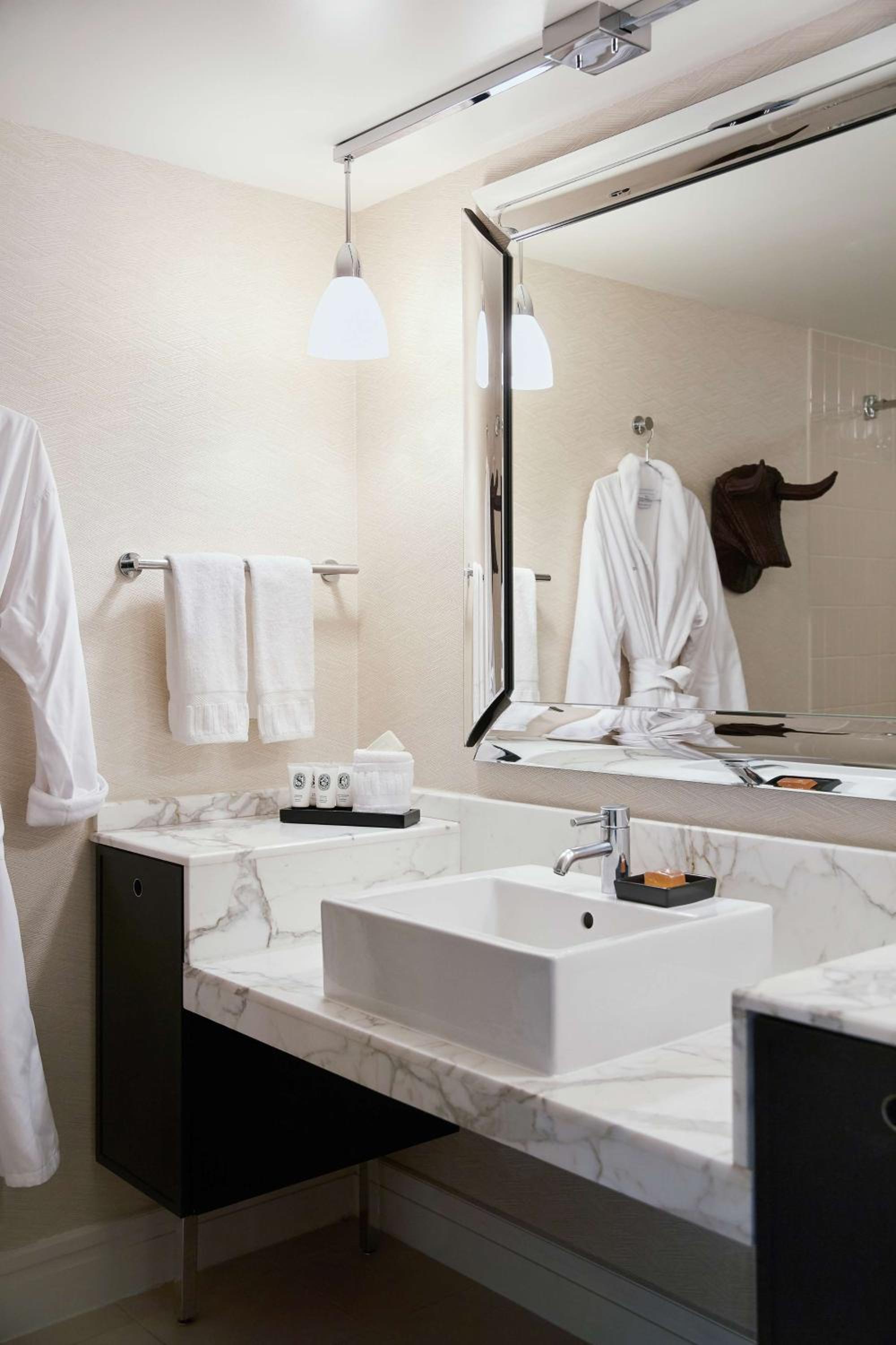 Deluxe Double Room With Two Double Beds