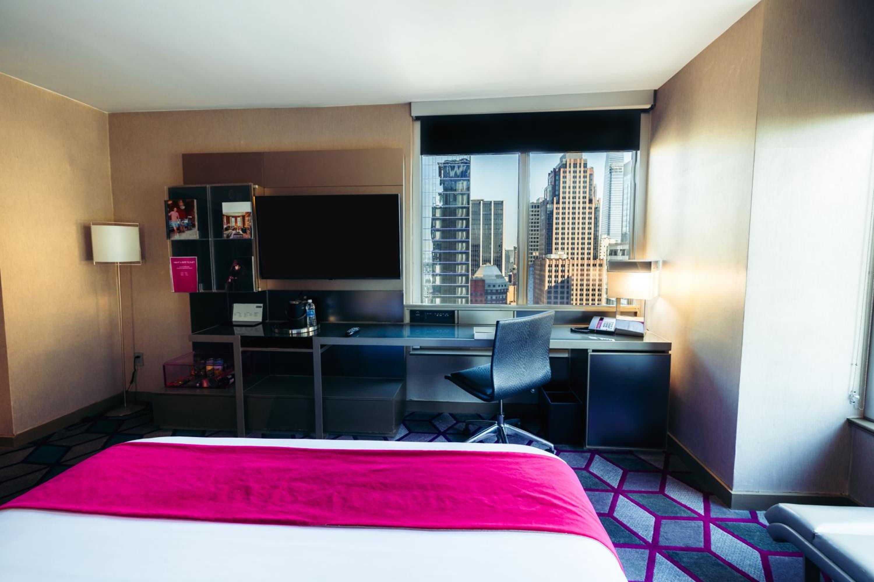 Cool Corner Room, 1 King, Times Square view