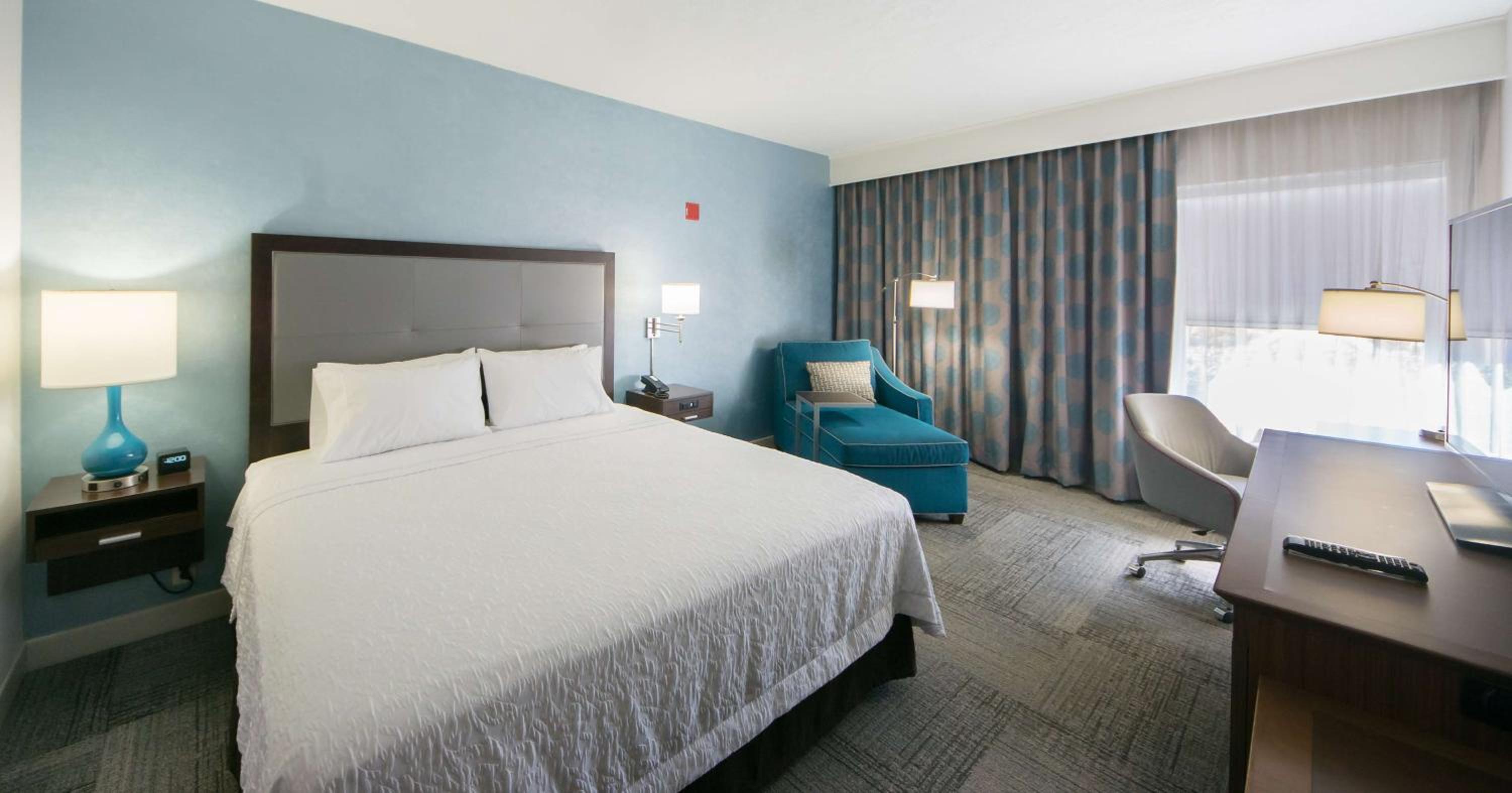 King Room with Chaise Lounge - Non-Smoking