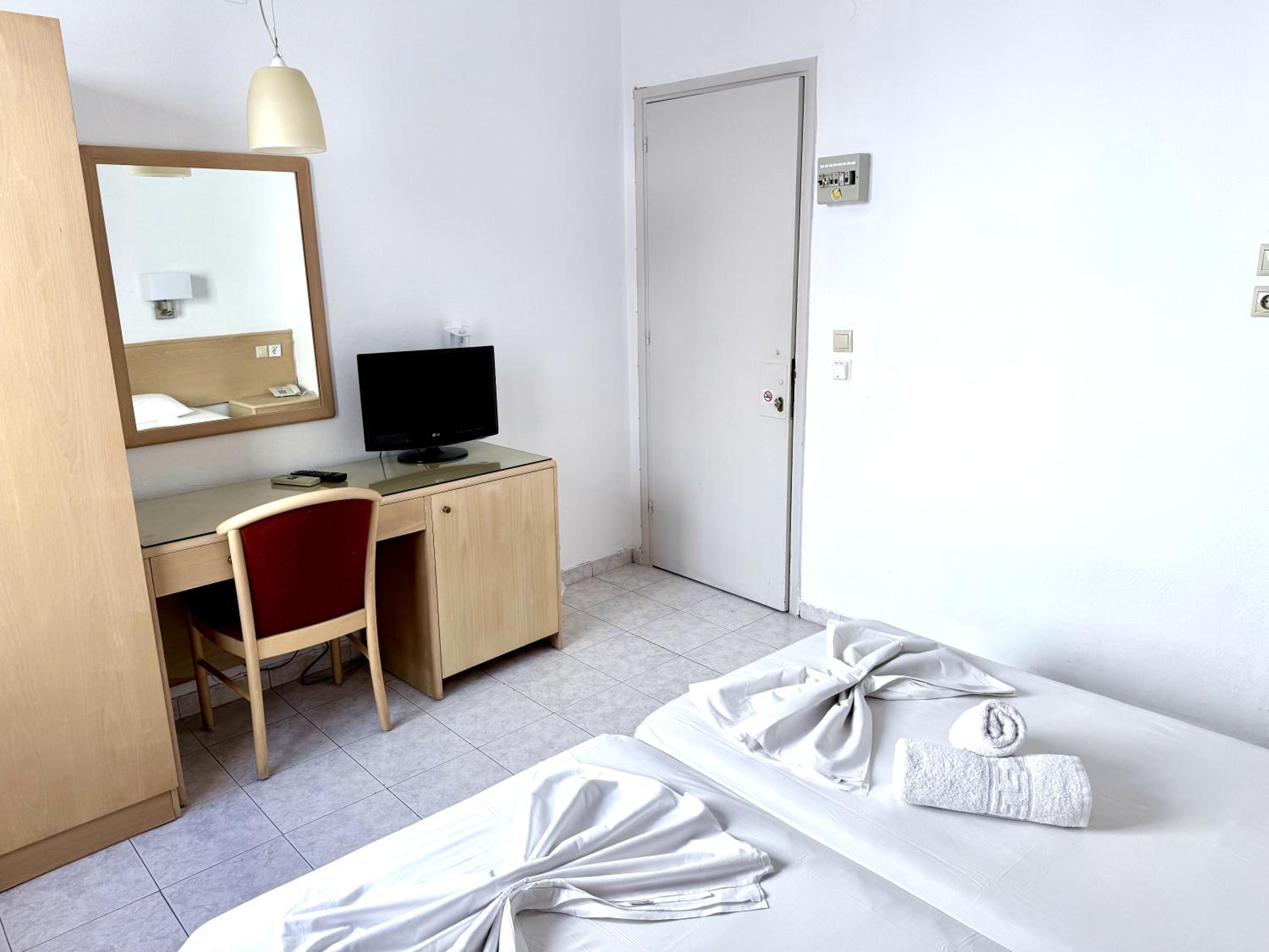 Internal Room with Window (no view)