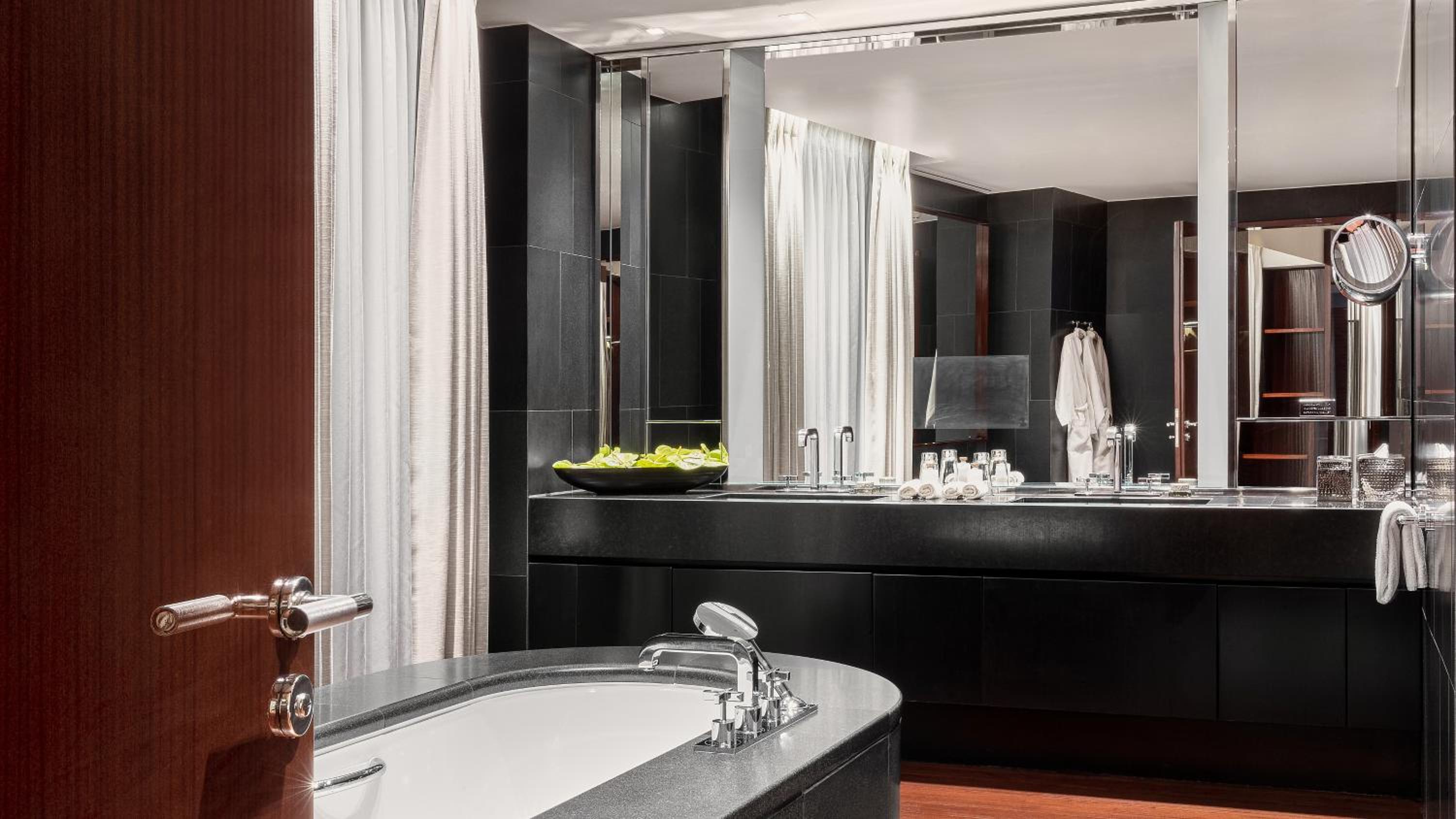 One-Bedroom King Suite with Urban View