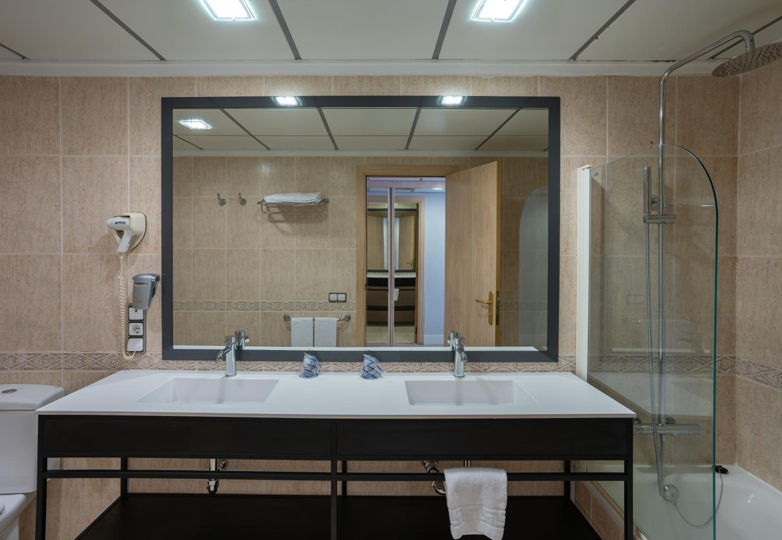 Double Room (2 Adults + 2 Children)