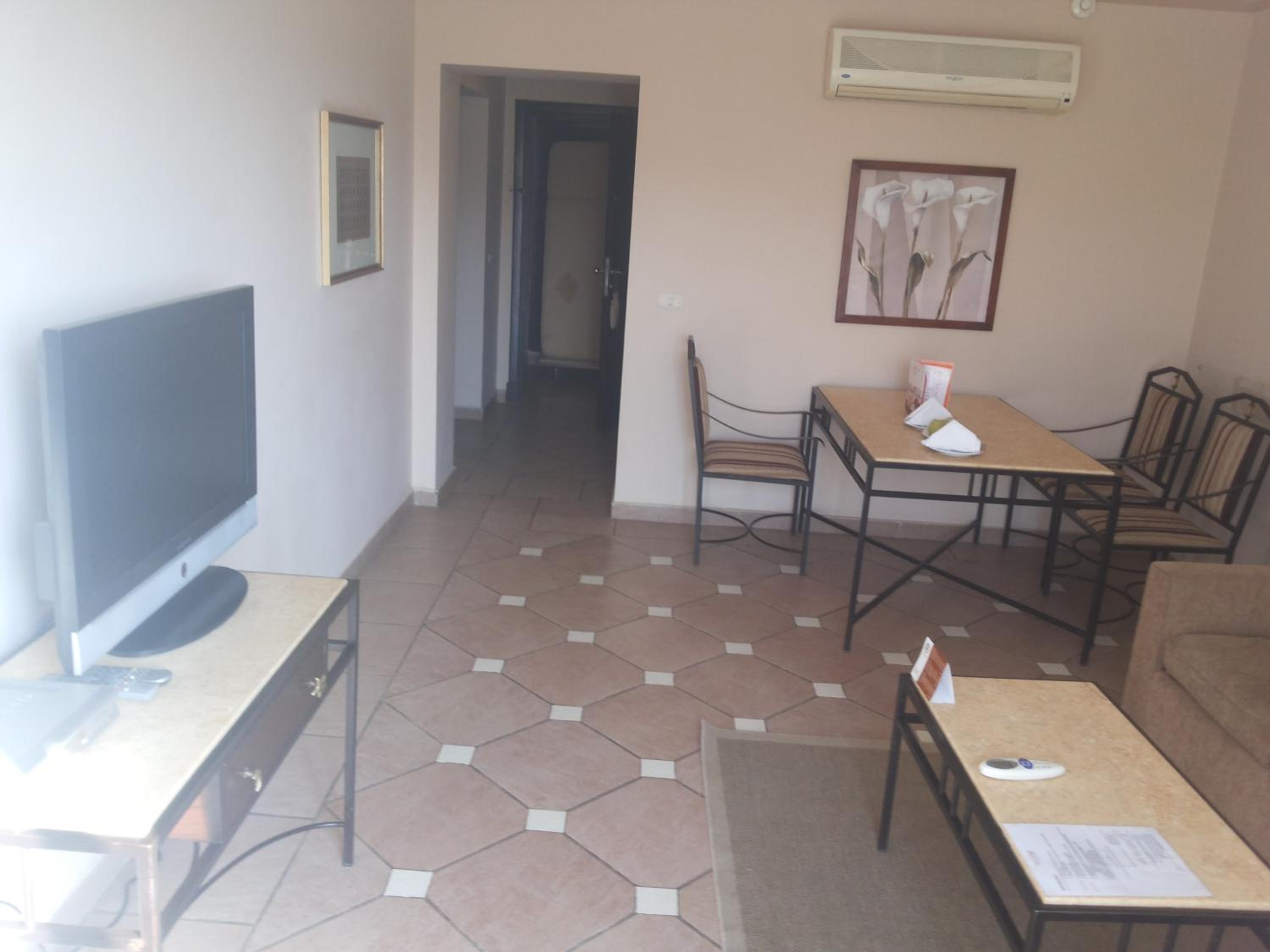 Suite ( 2 Adults + 1 child )