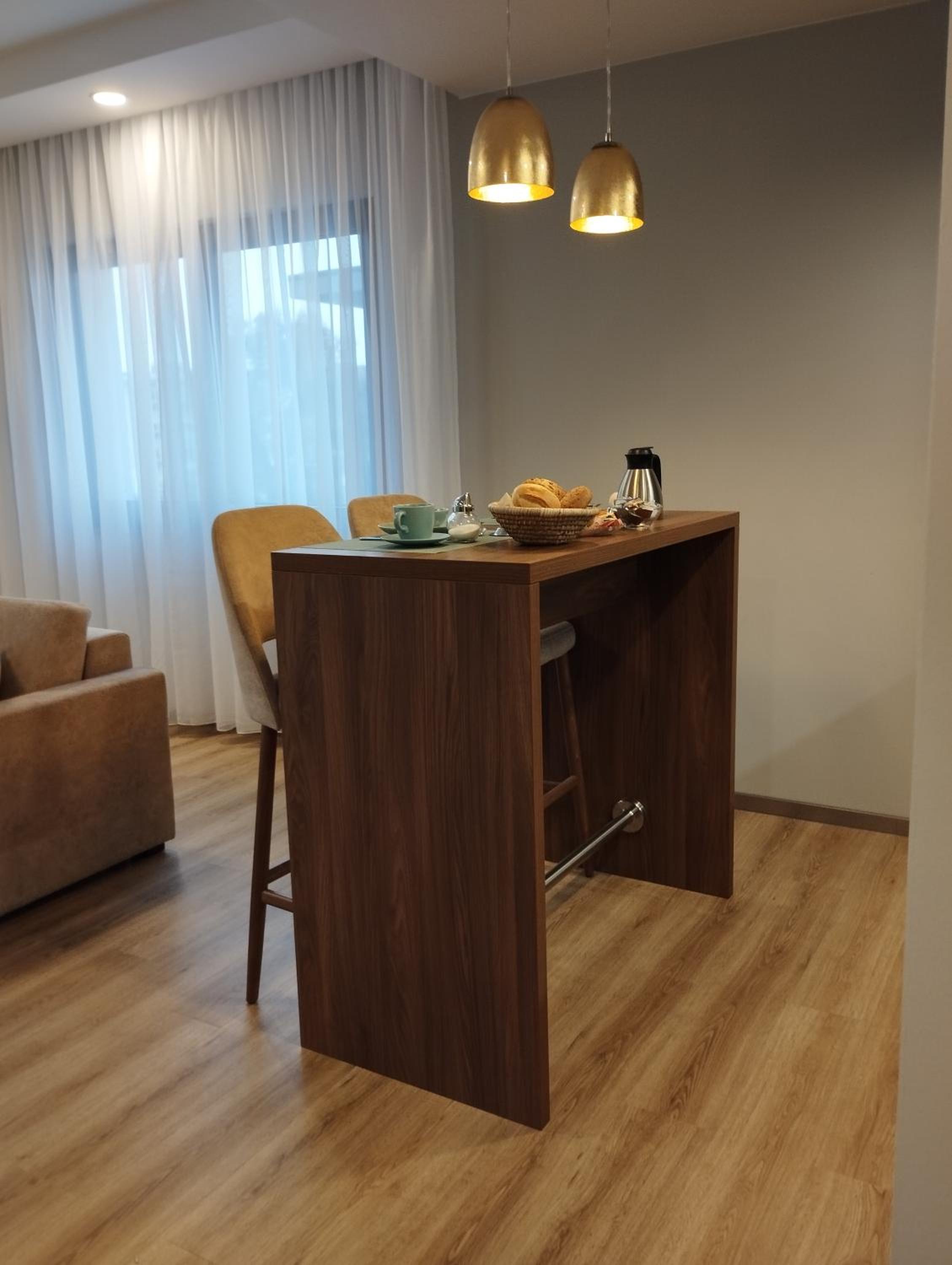 Deluxe apartment with kitchen & balcony
