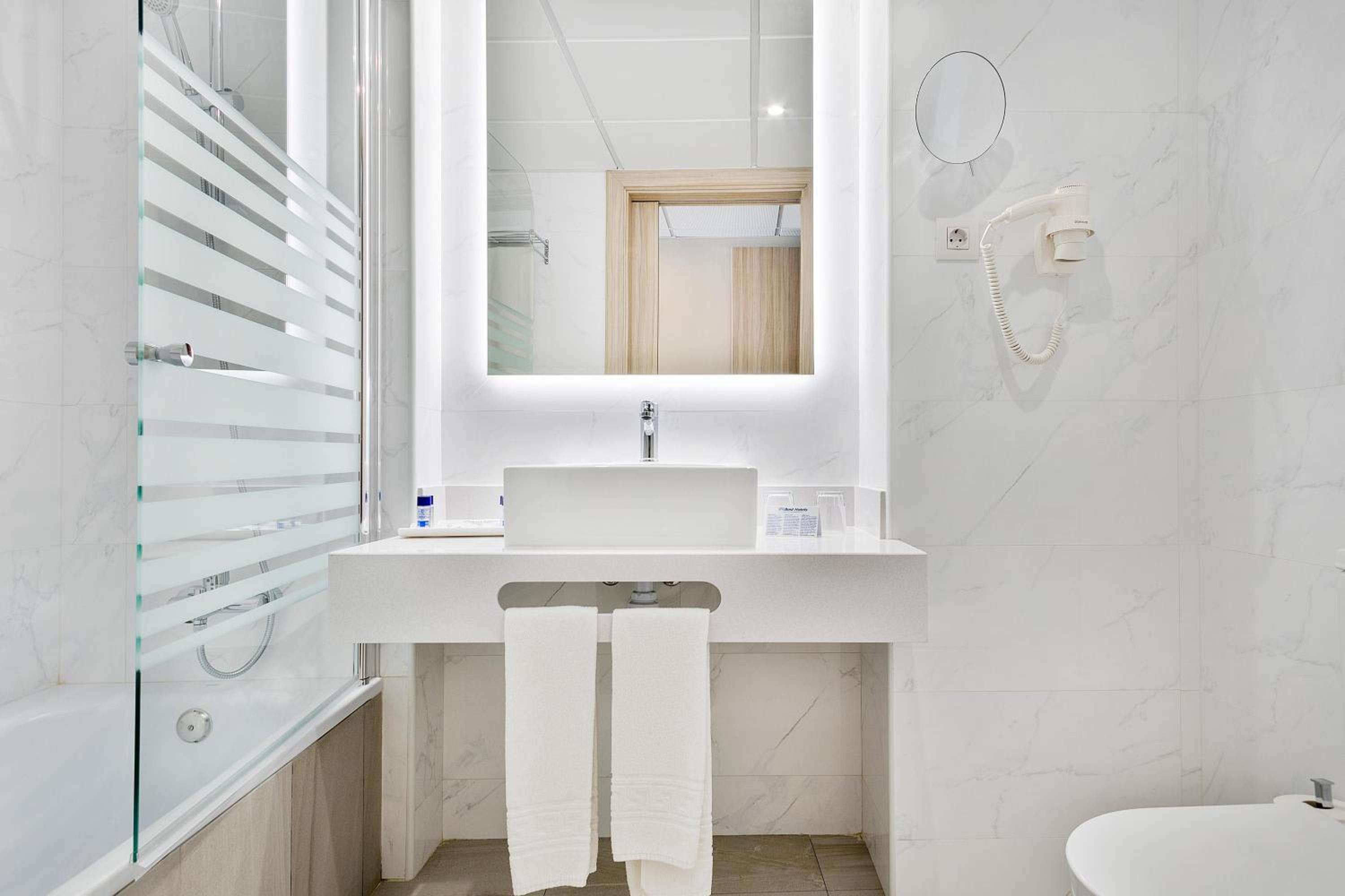 Double Room (2 Adults + 1 Child)