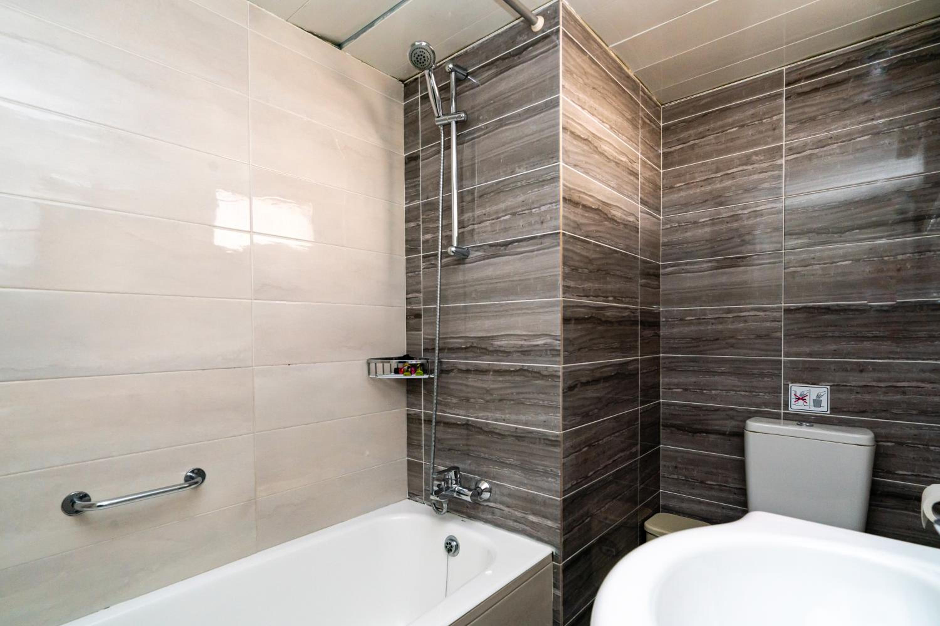 One-Bedroom Apartment with Side Sea View