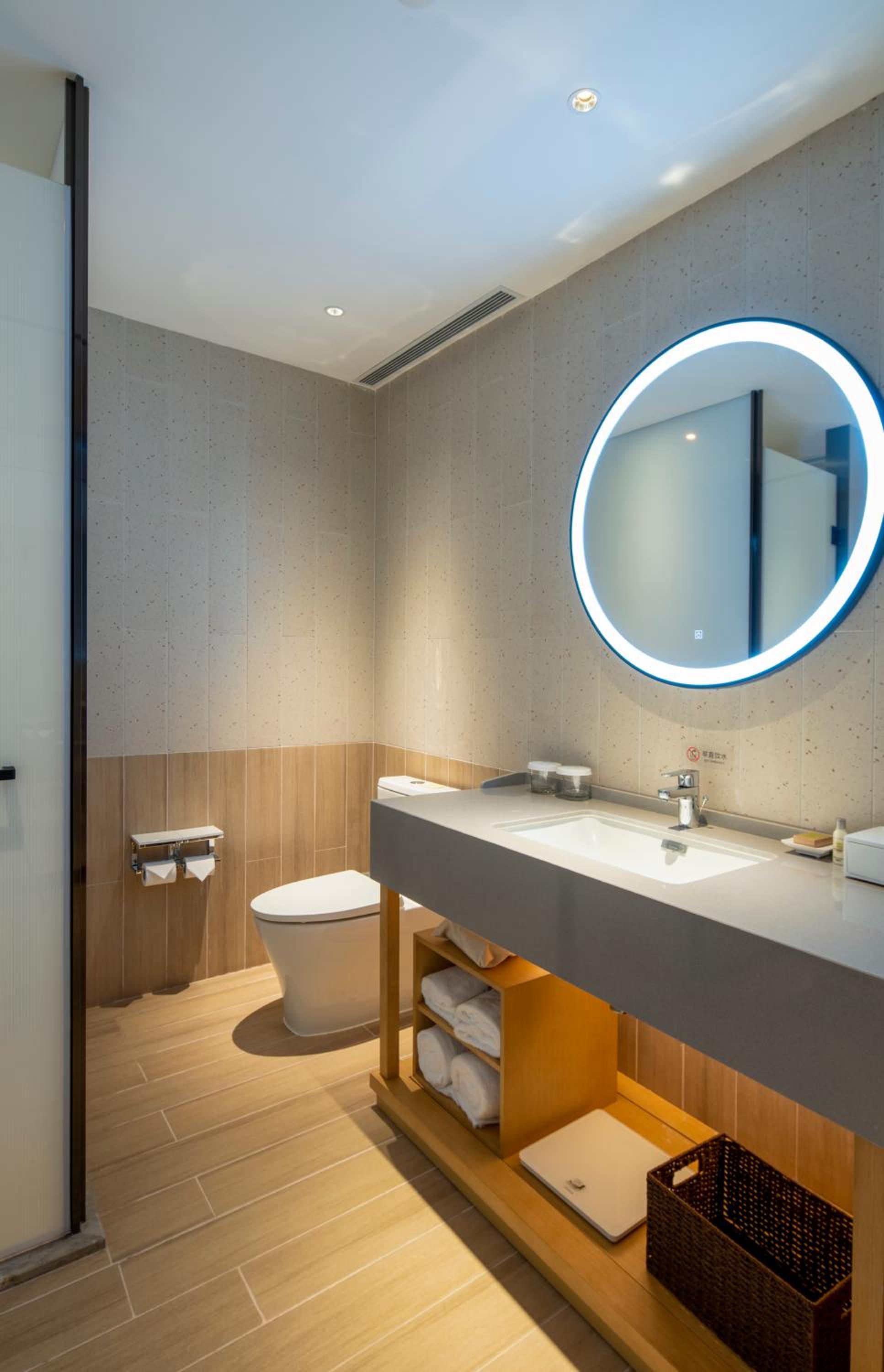 Deluxe King Suite