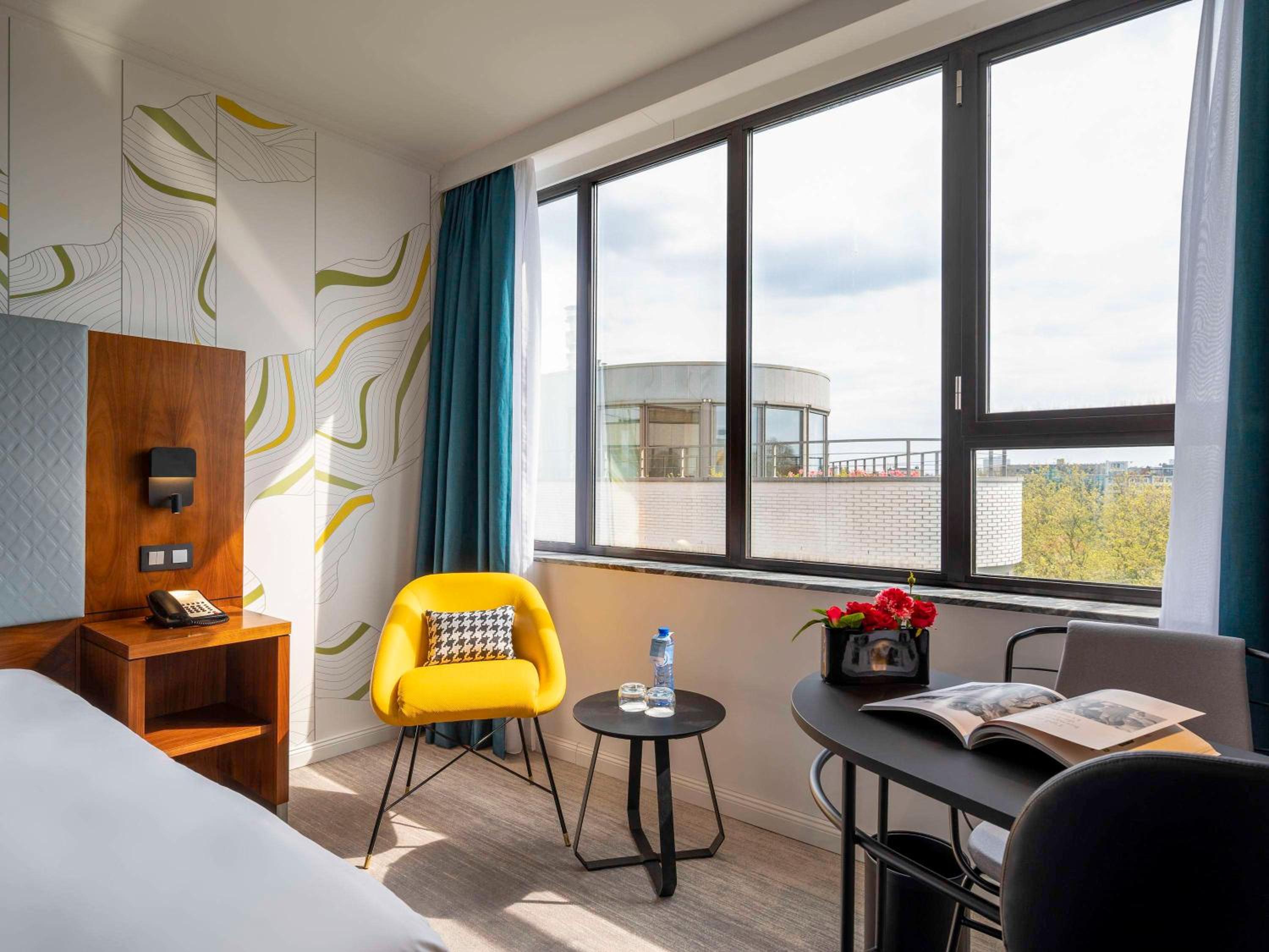 Classic King Room With City Side View