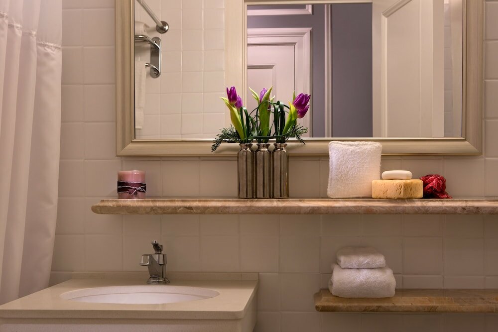 Deluxe Room, 1 King Bed, Accessible, Private Bathroom