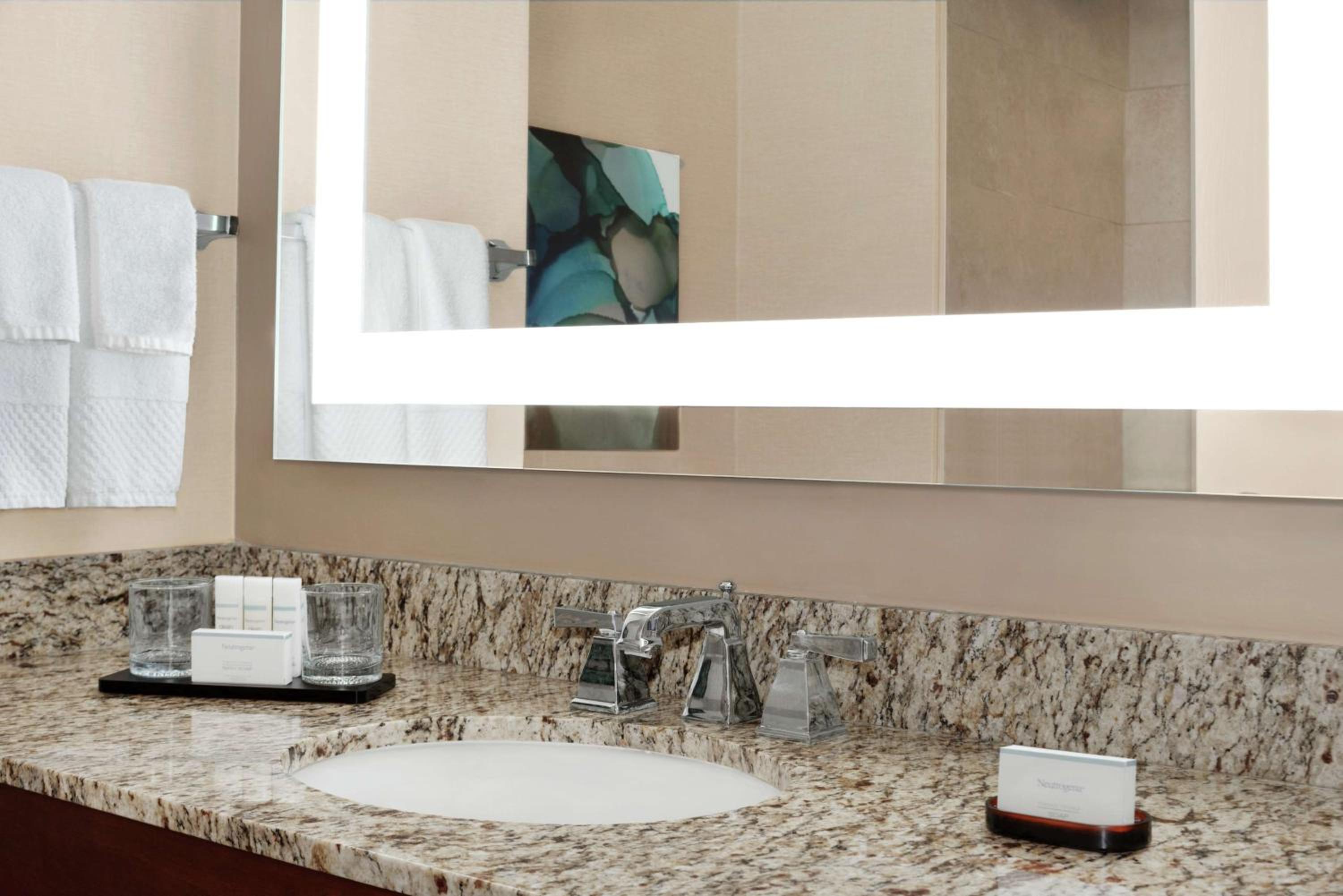 Double Suite with Two Double Beds - Non-Smoking