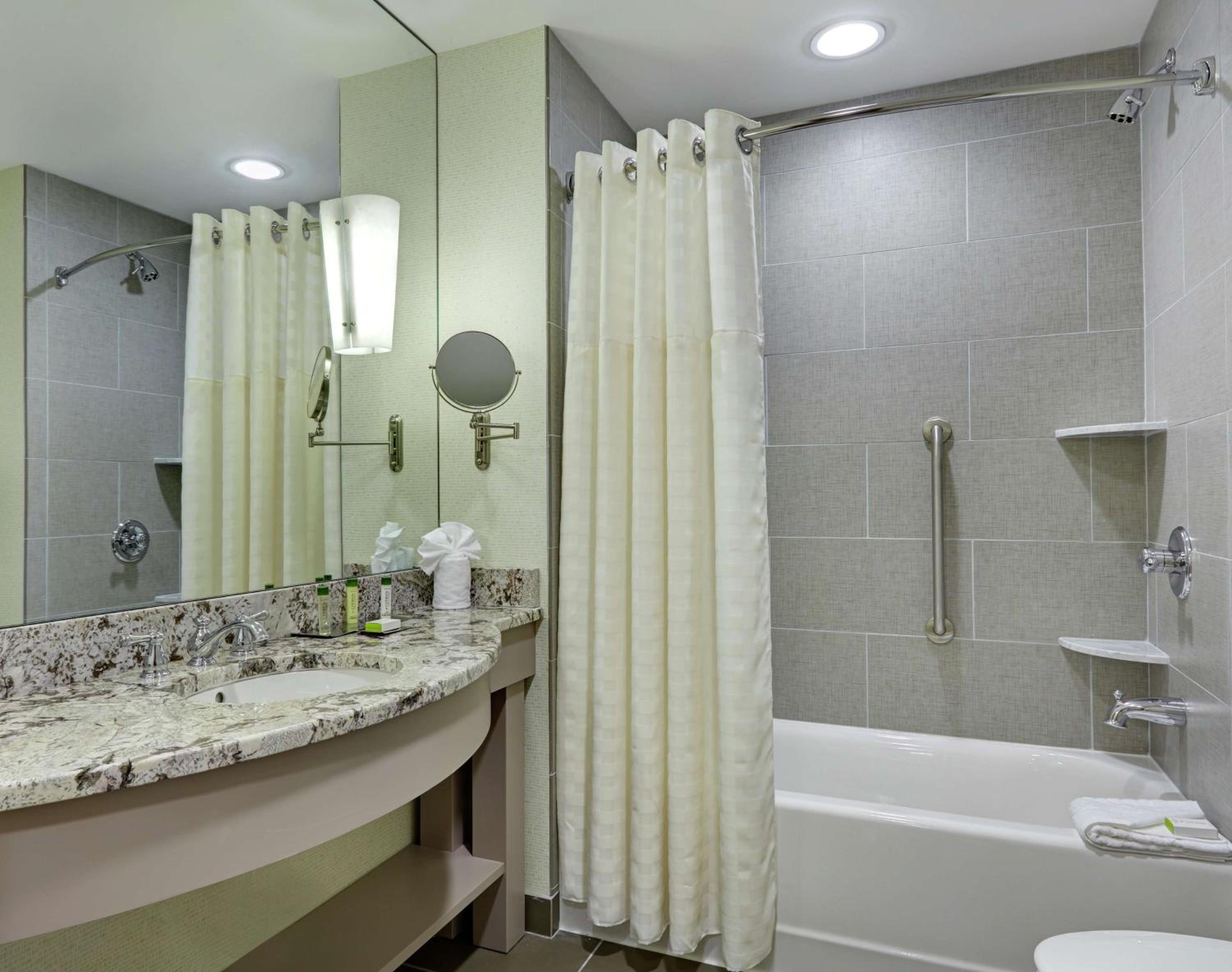 2 Queen Beds Kitchenette Suite