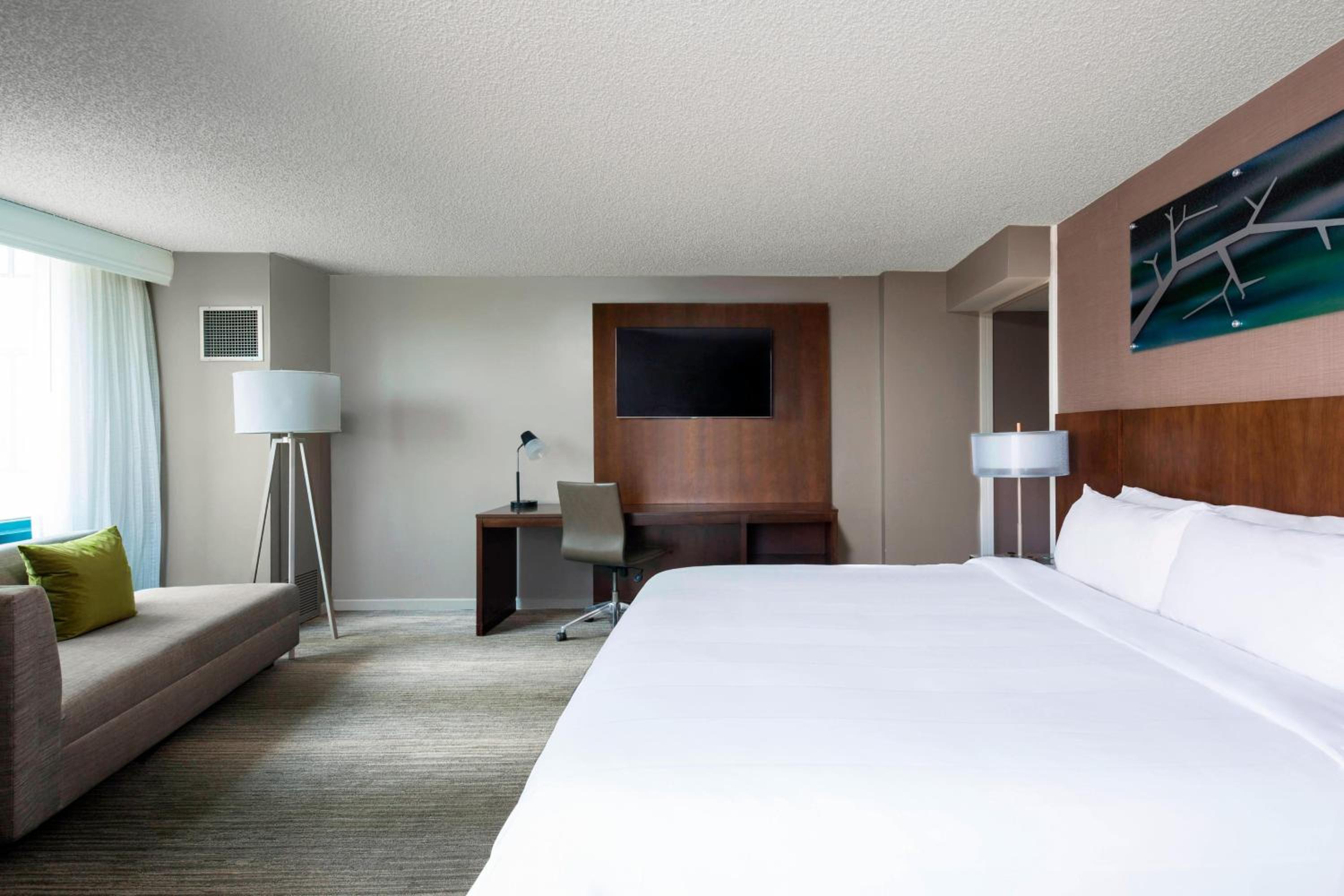 Concierge Level King Room with Adapted Tub - Mobility Accessible