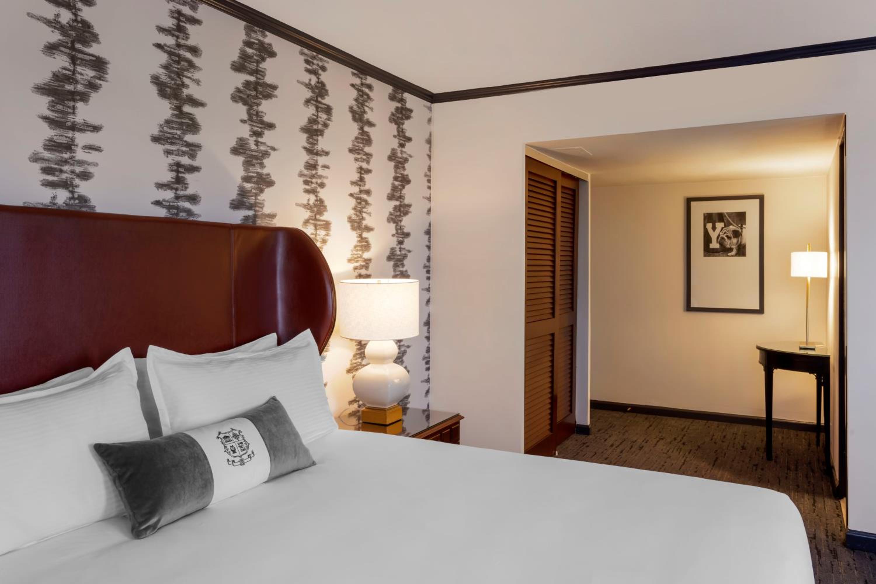 ADA Deluxe Room - 1 Queen Bed