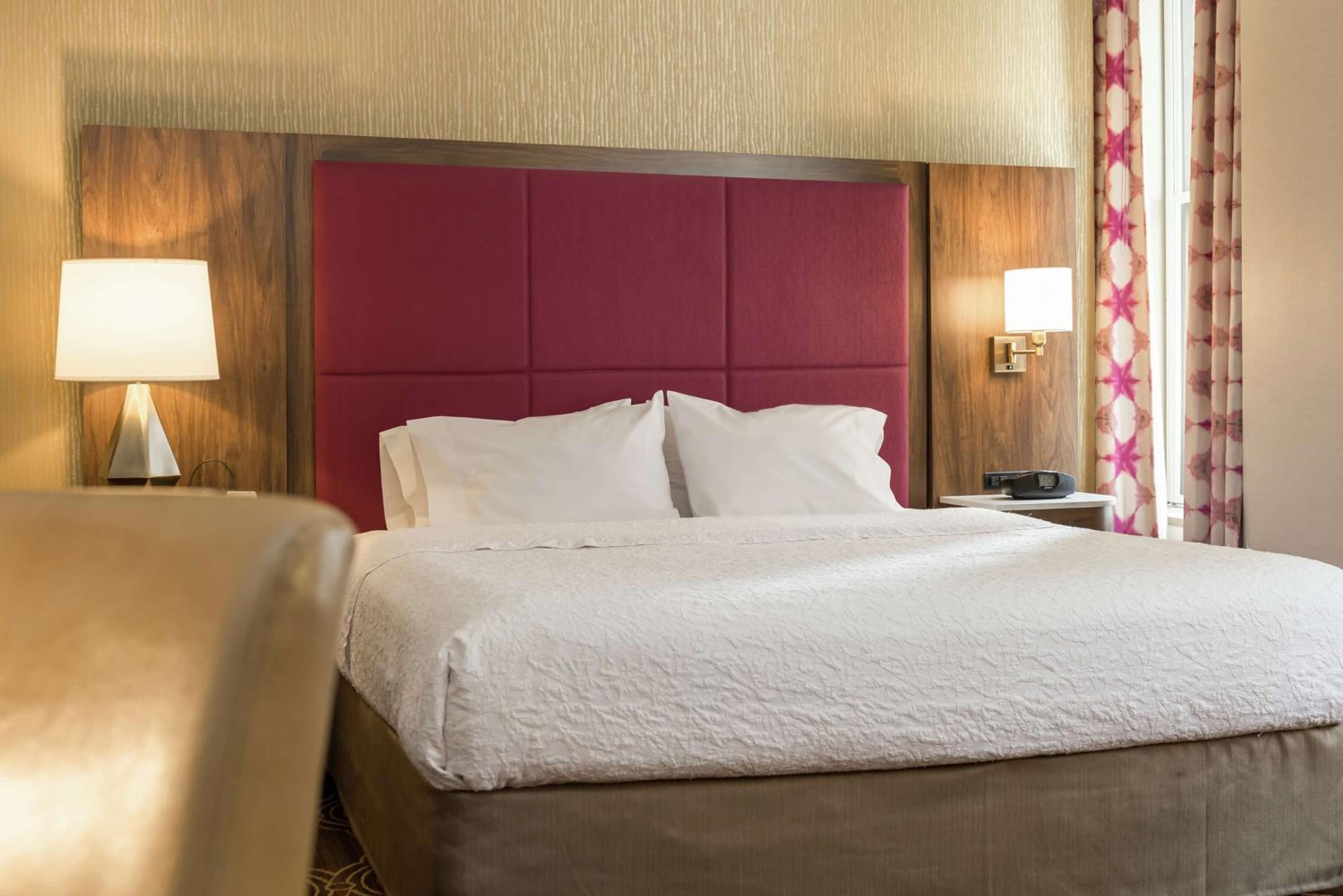 King Room with Sofa Bed - Non-Smoking