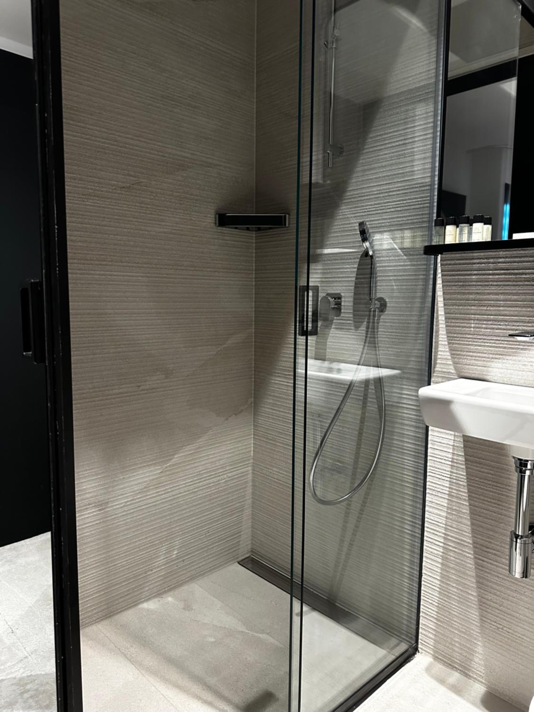  Single Room without Window