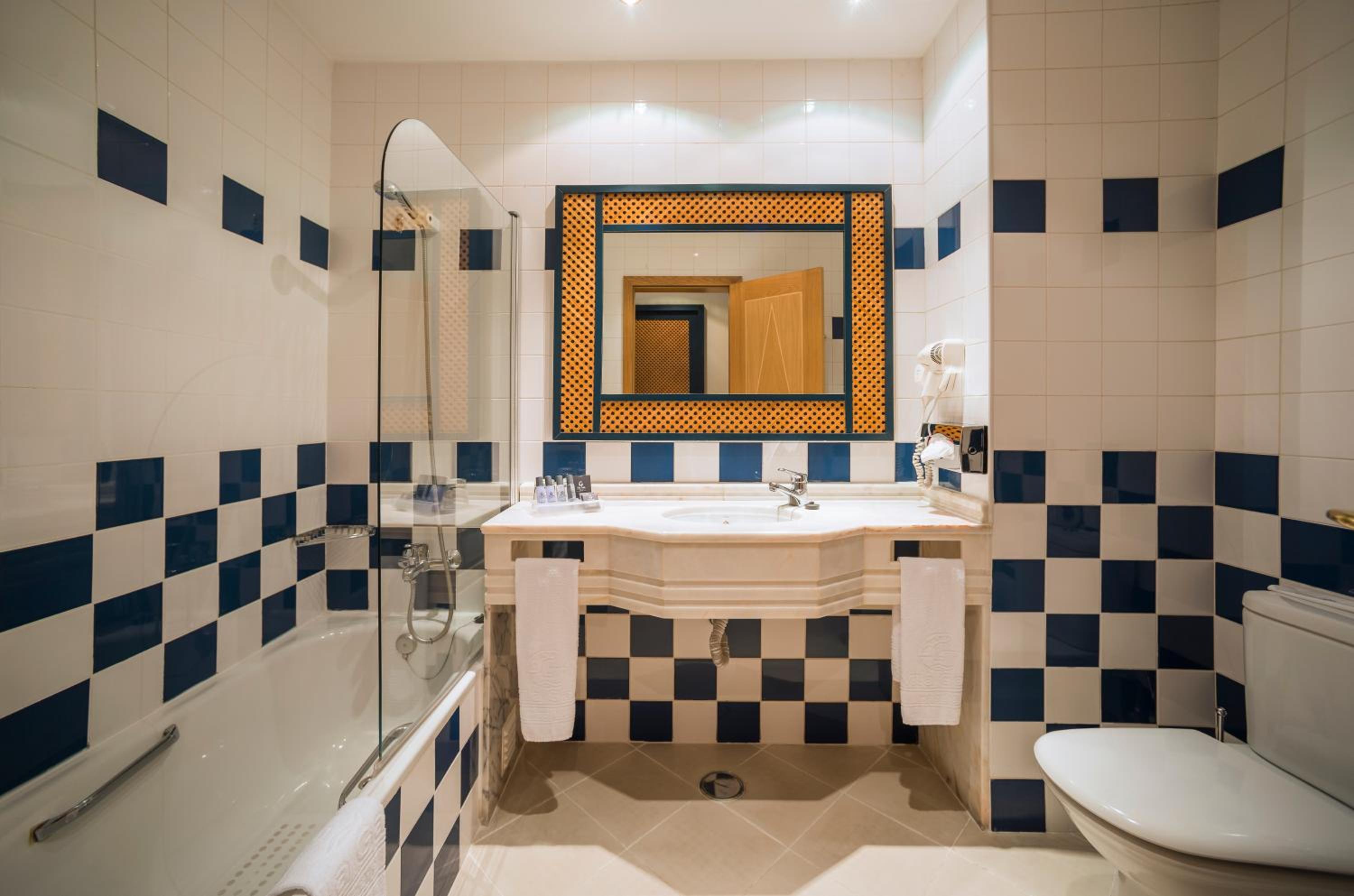 Twin Room with Extra Bed (3 Adults)