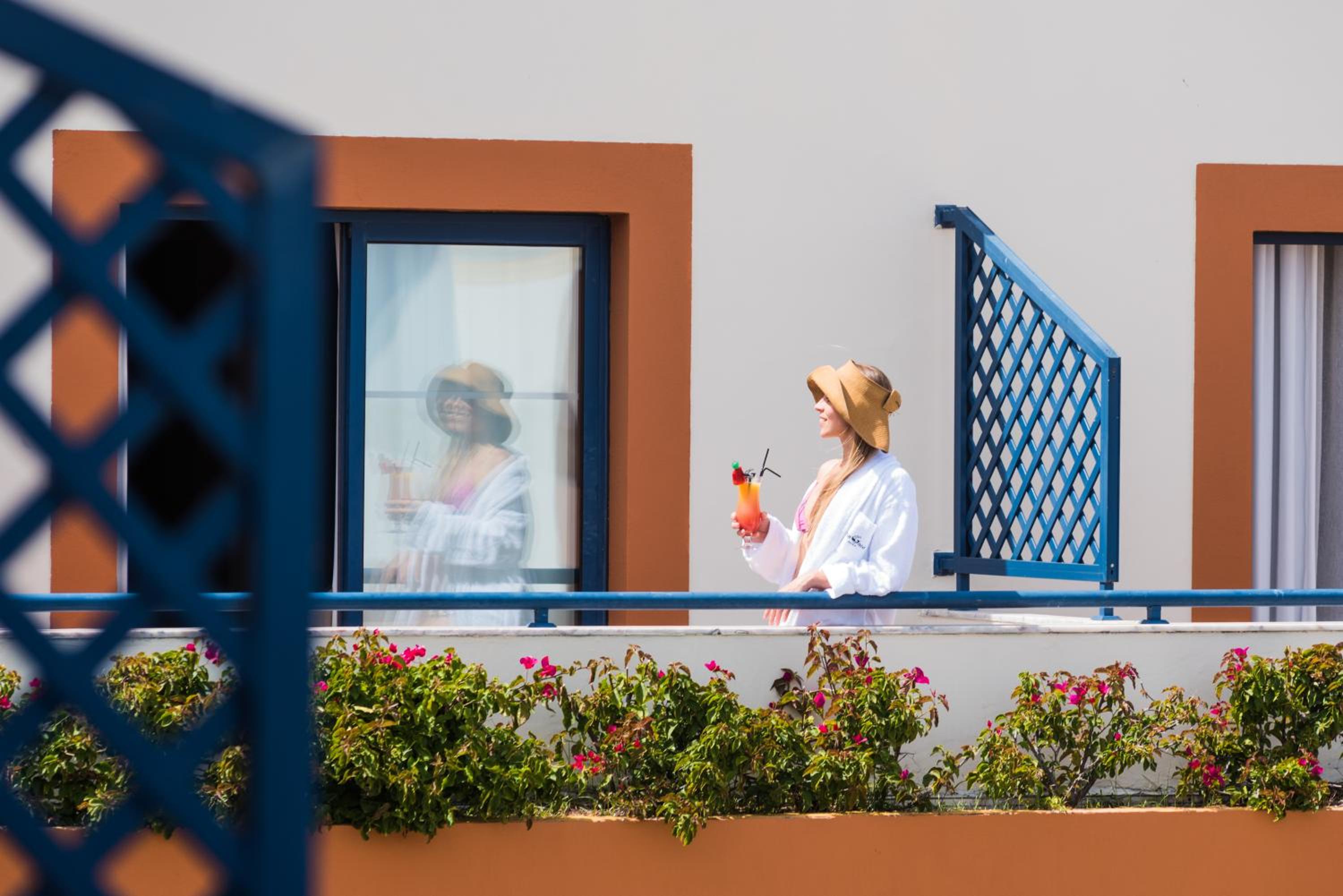 Twin Room with Extra Bed (3 Adults)