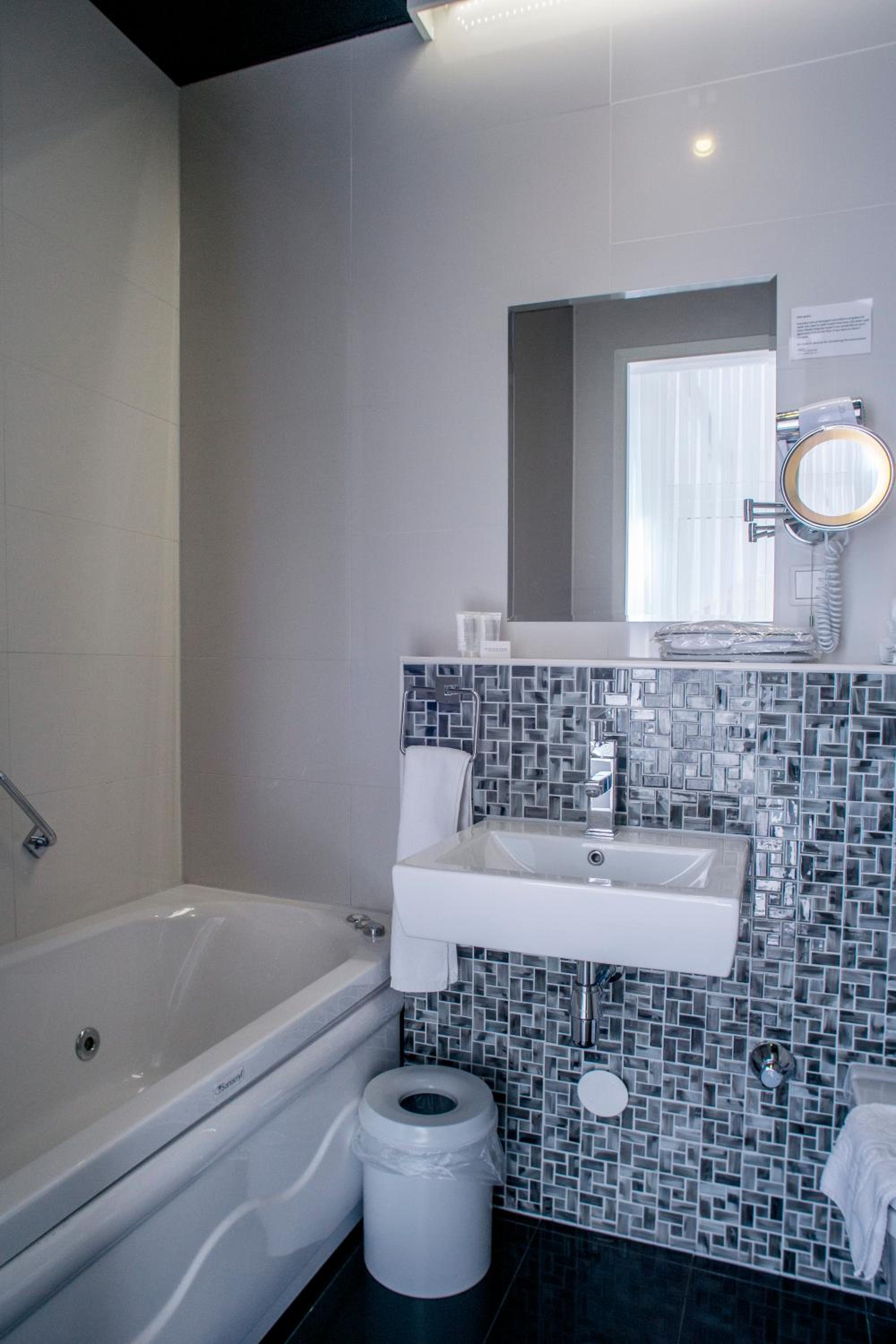 Standard Double Room with Spa Bath