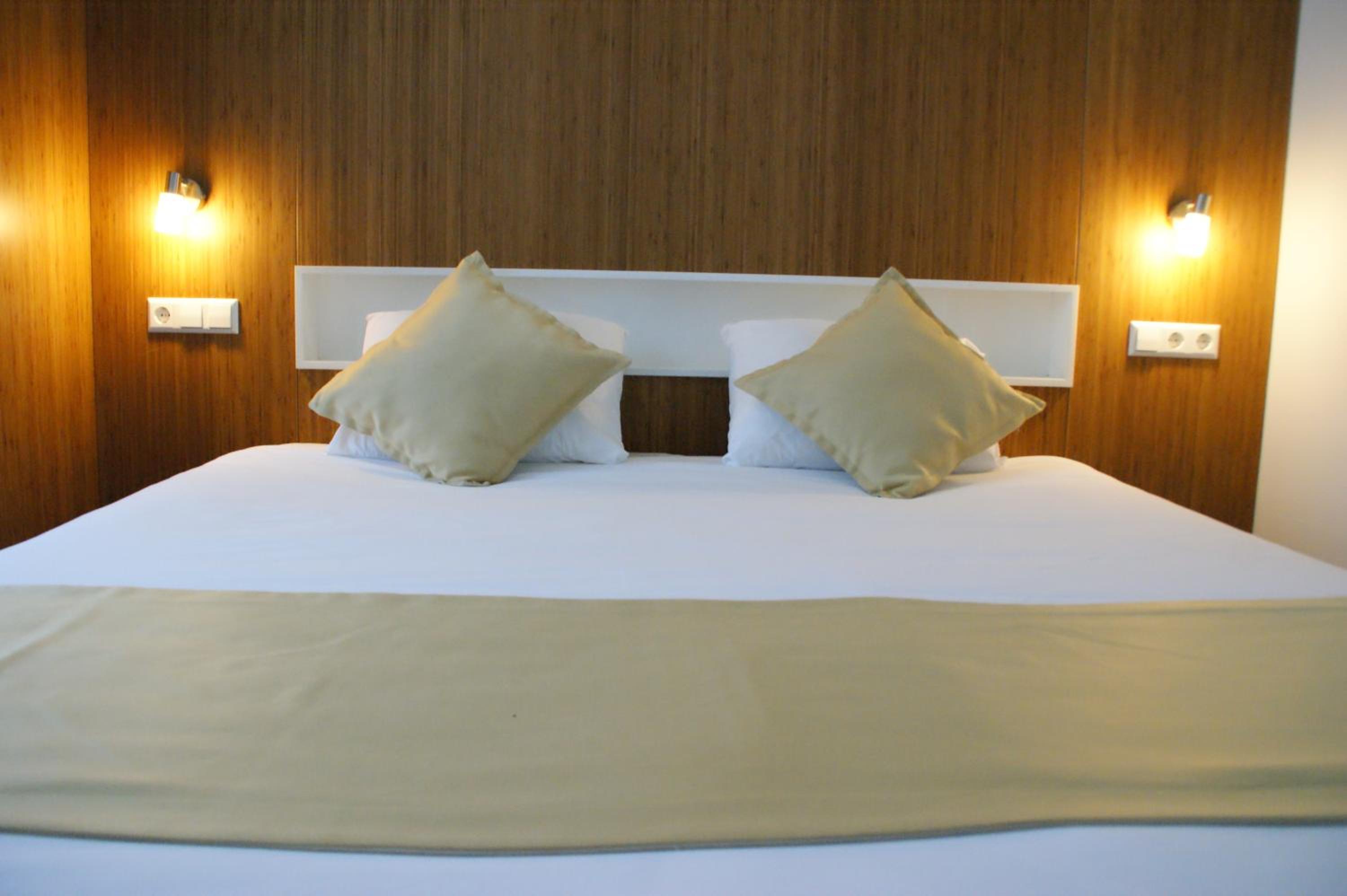 Standard Double Room with Spa Bath