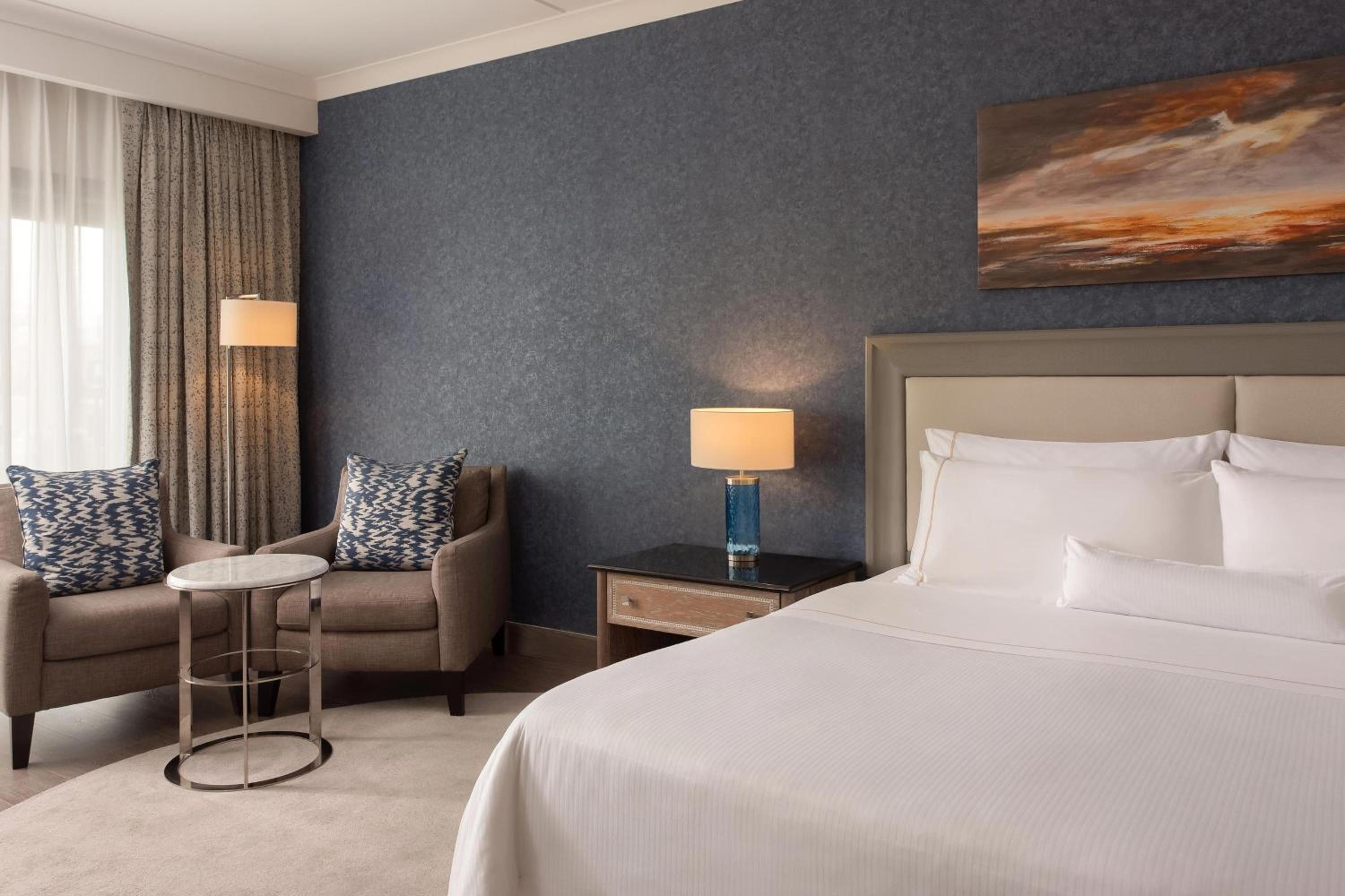 Deluxe King Garden View