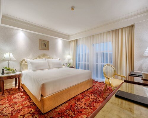Double Room with Lake View в Apricot Hotel