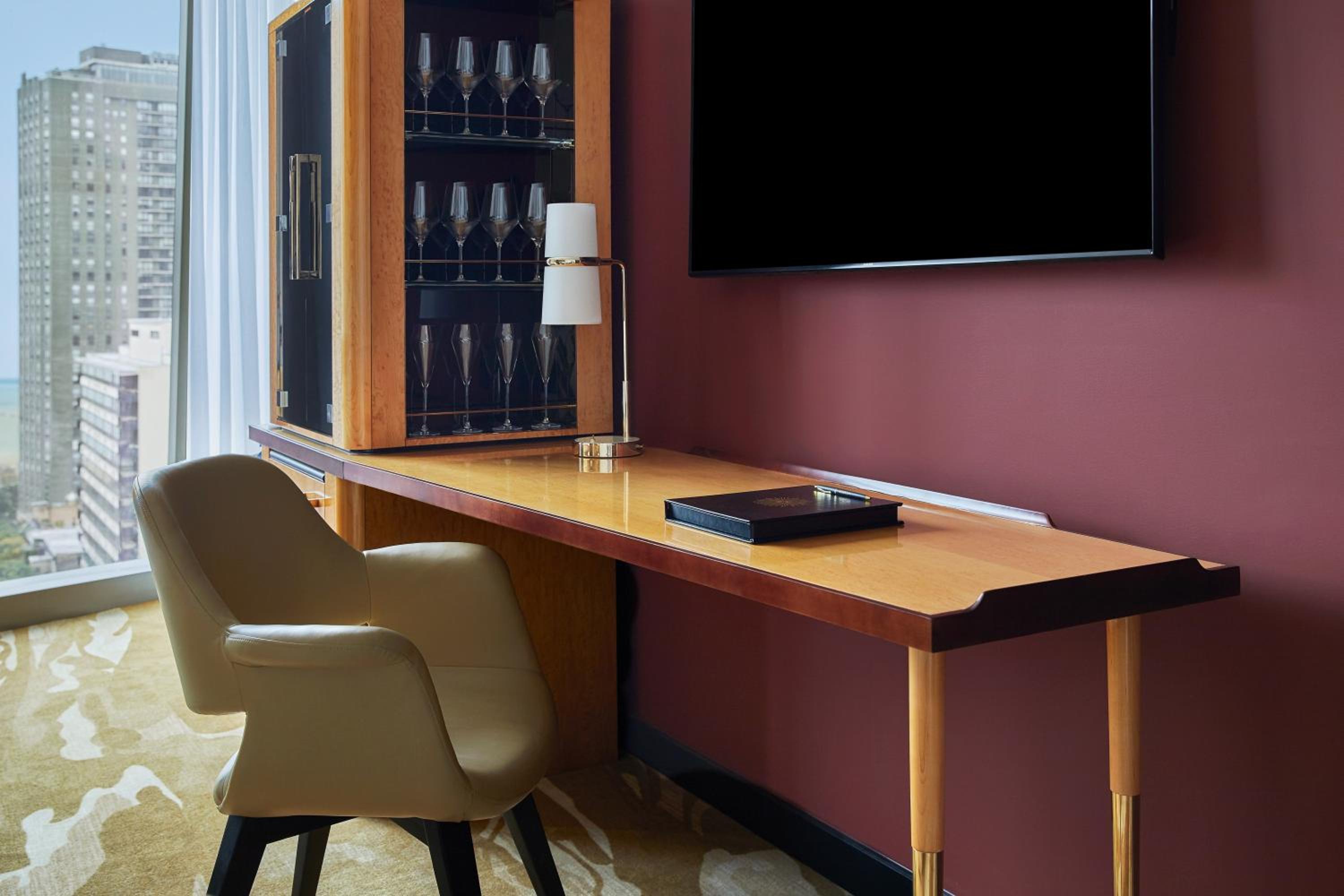 Deluxe Queen Room with Two Queen Beds and Lake View