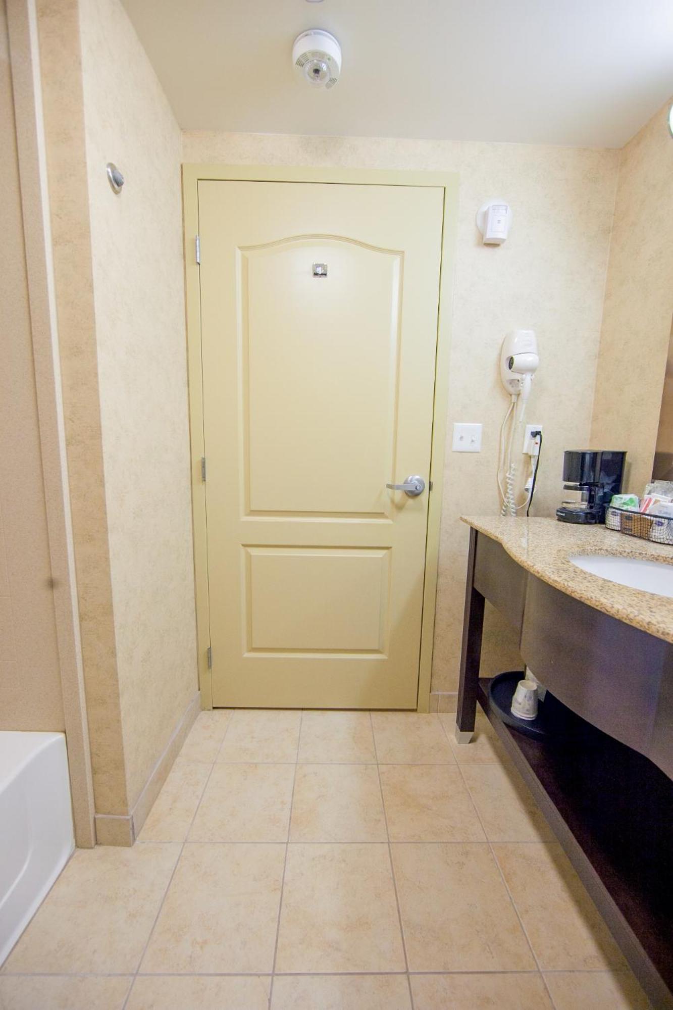 Queen Room with Two Queen Beds - Hearing Access/Non-Smoking