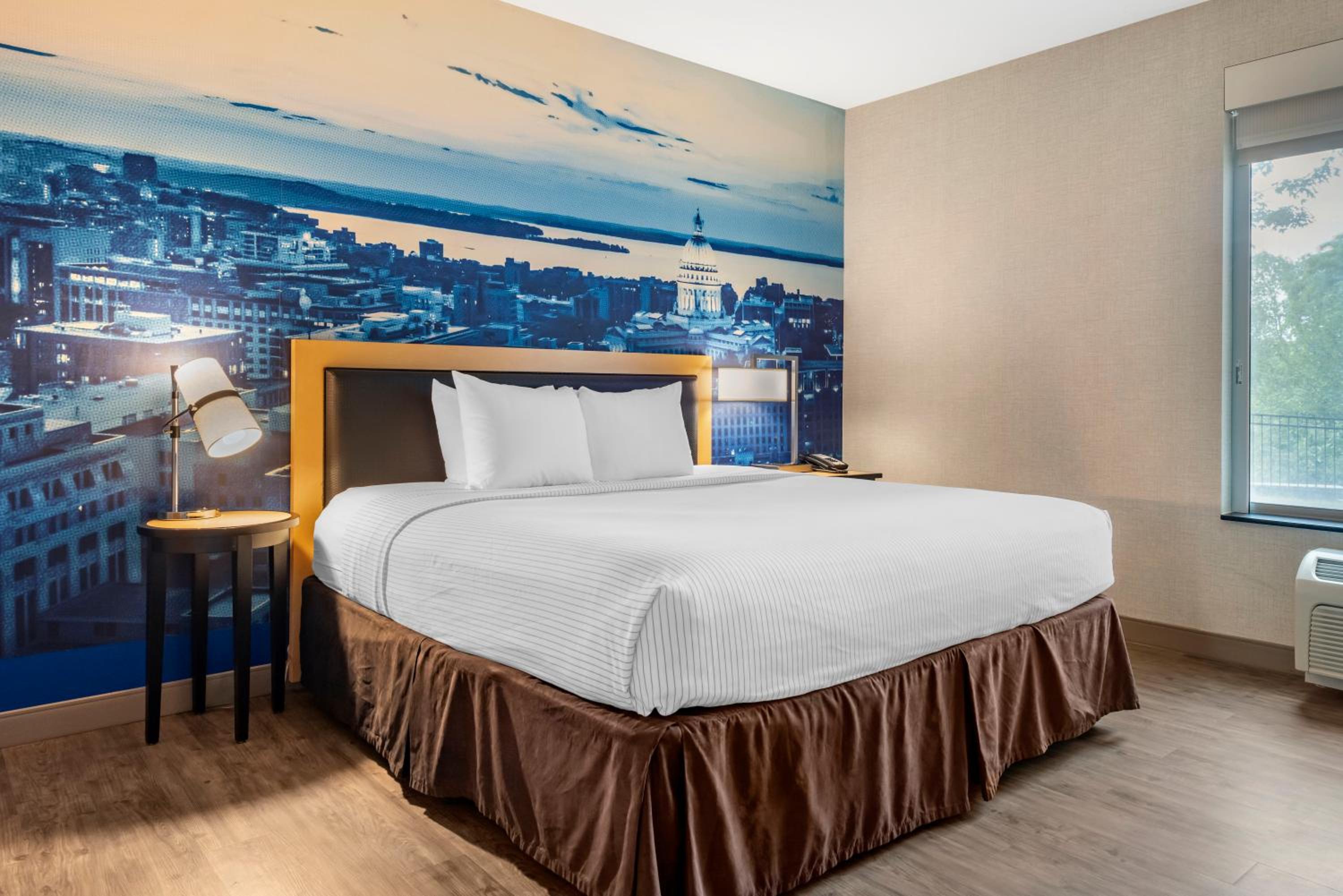 King Suite - Accessible/Non-Smoking