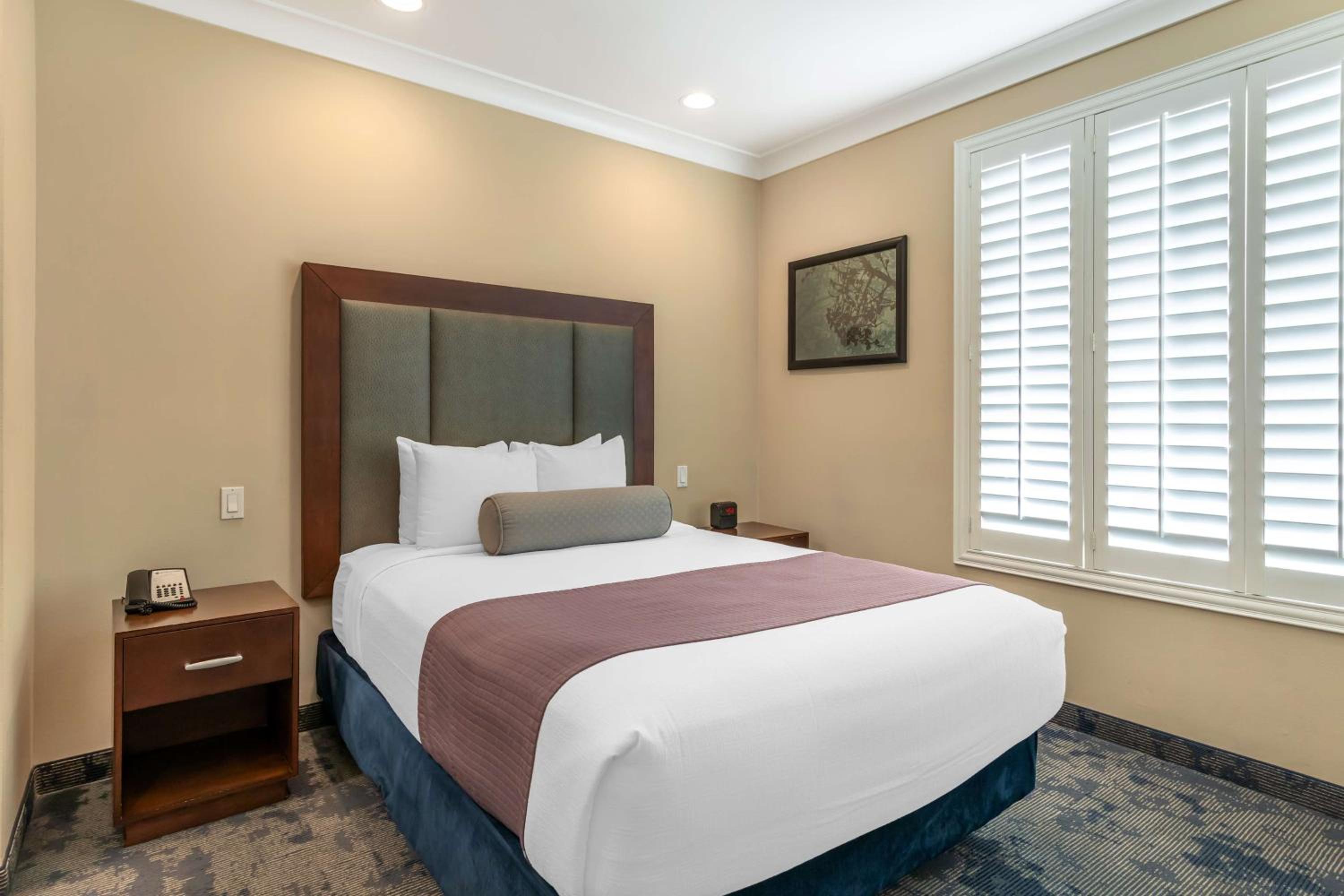 Queen Suite with Sofa Bed