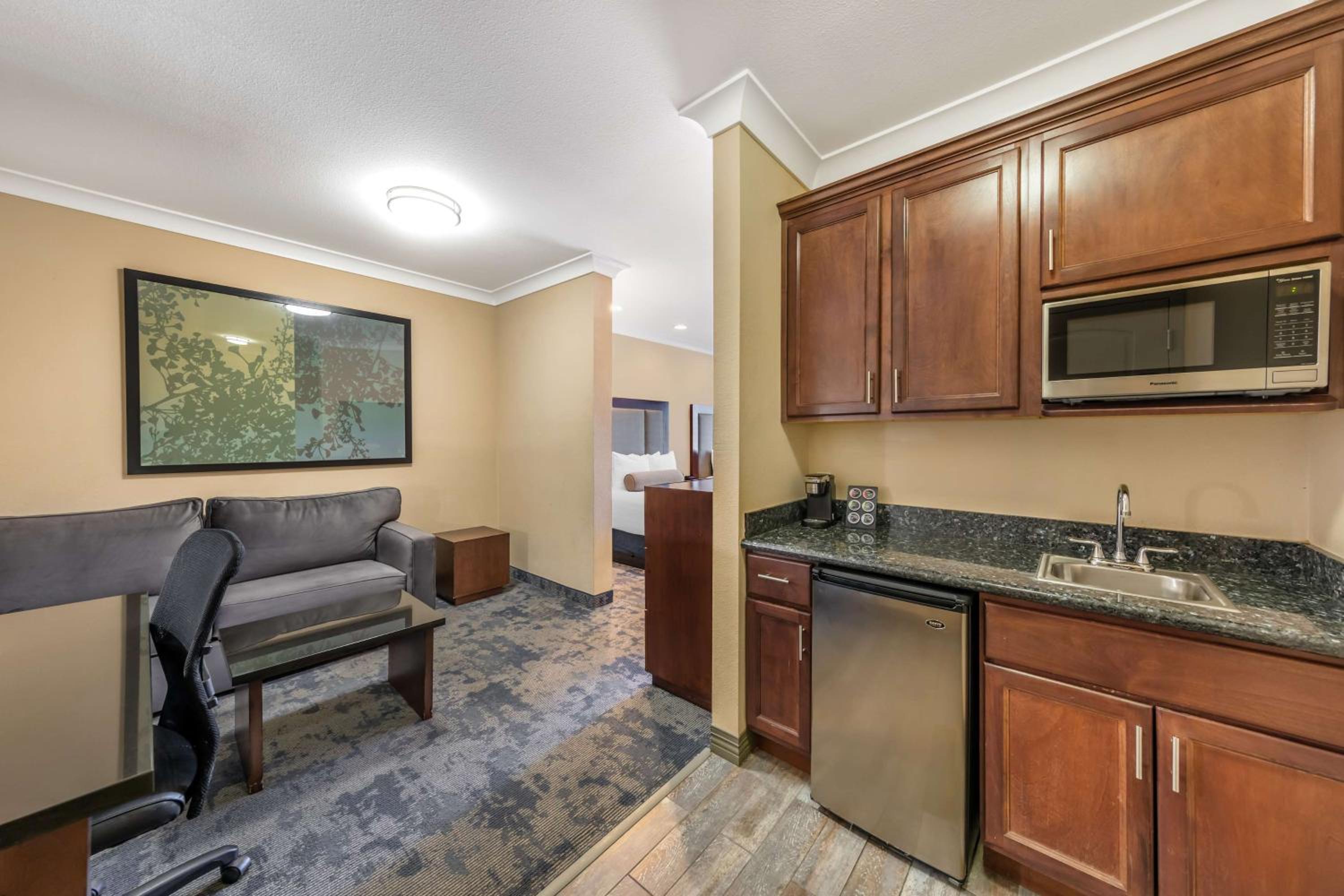 Queen Suite with Two Queen Beds