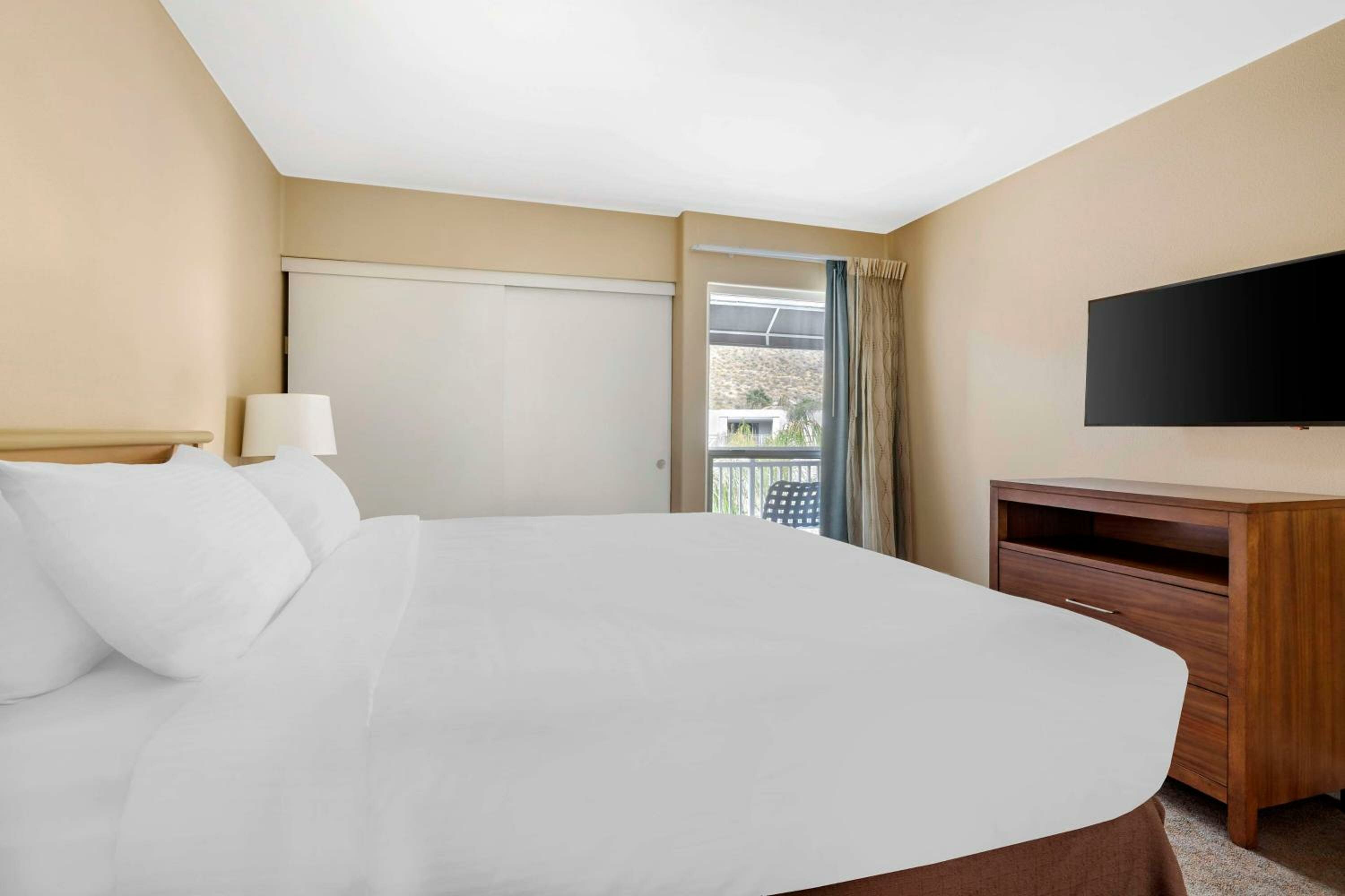 1 BEDROOM 1 KING SUITE HEARING ACCESSIBLE