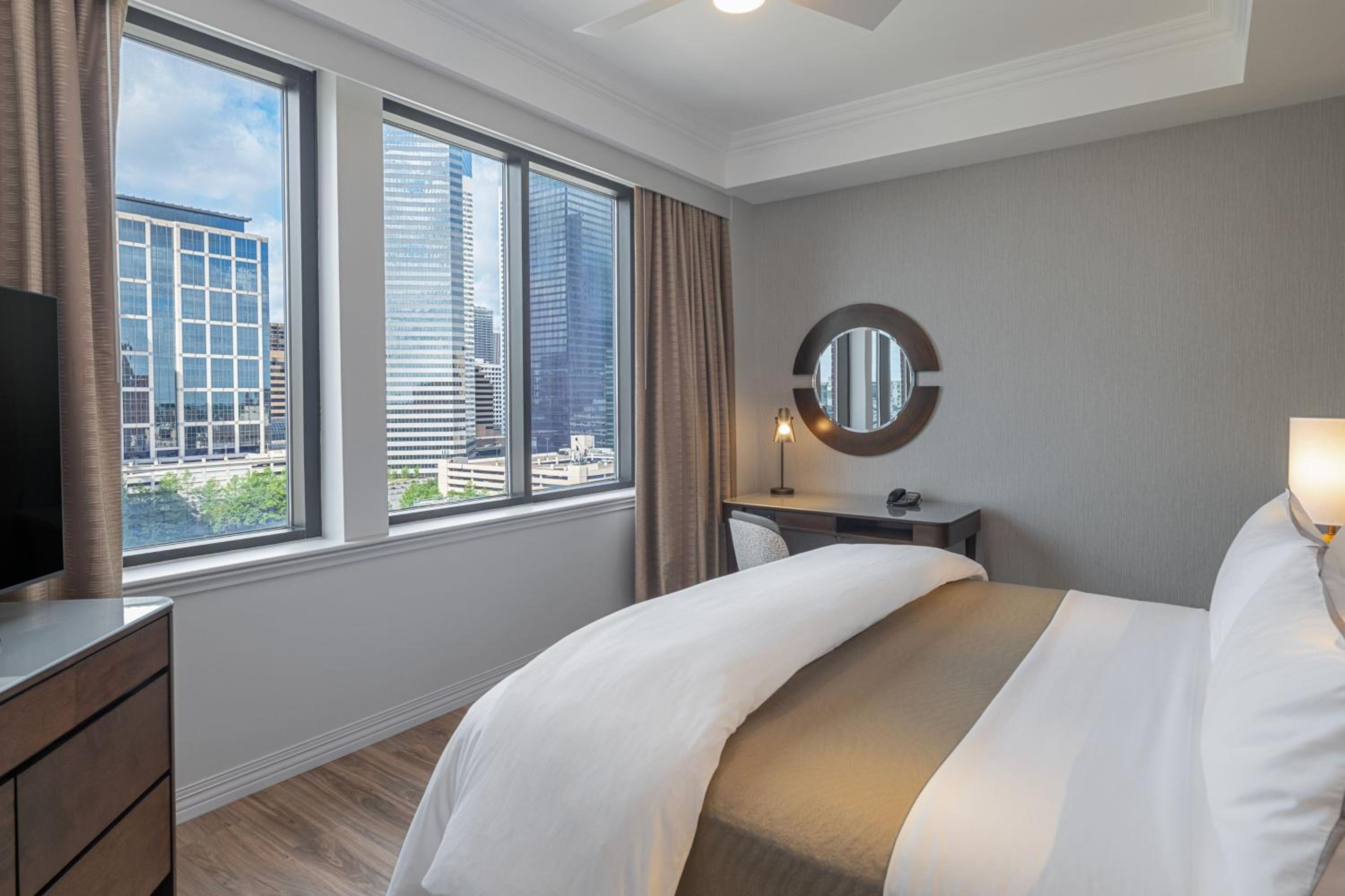 Parlor King Suite with Sofa Bed - Hearing Accessible