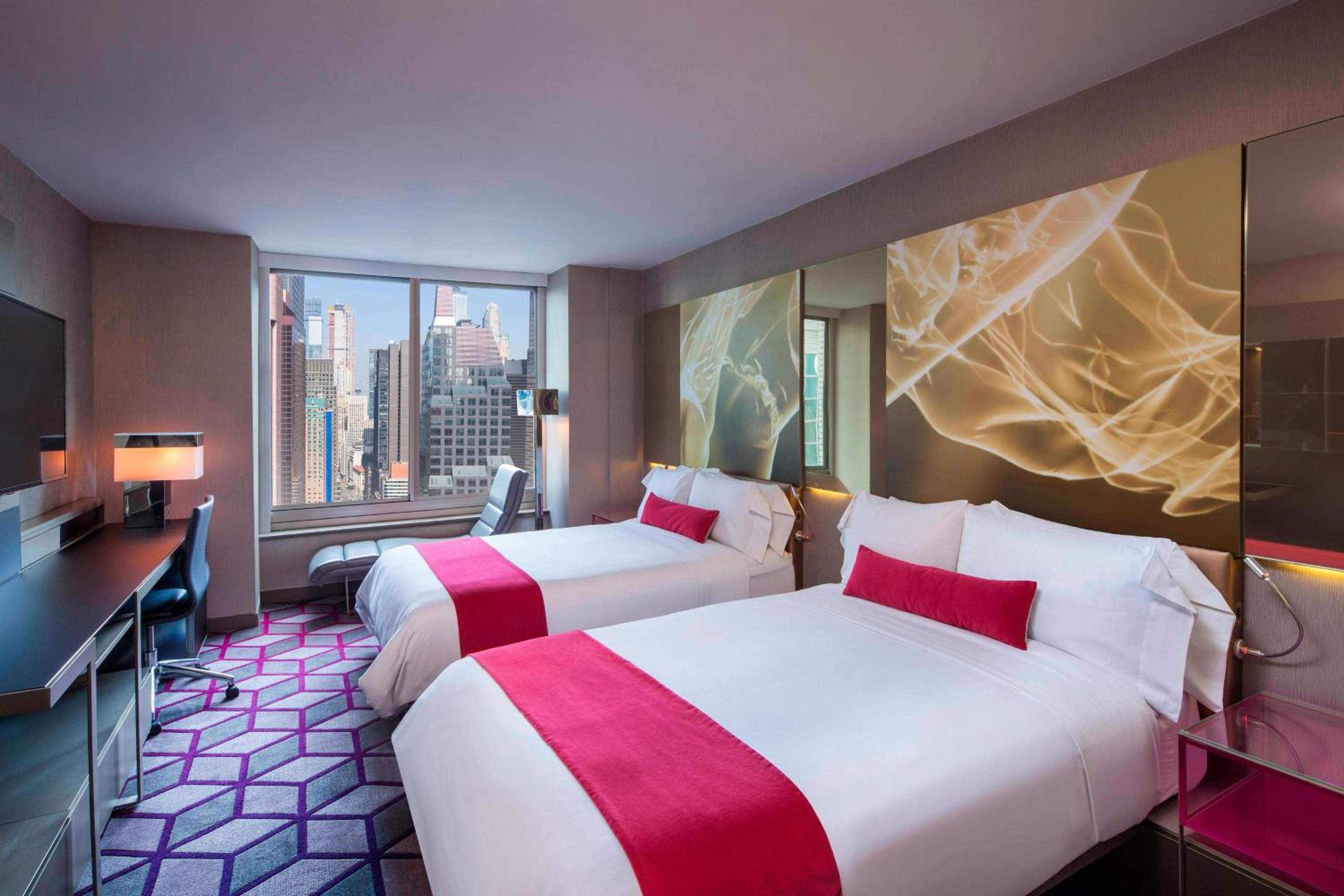 Spectacular Double Room with Two Double Beds - High Floor - Mobility and Hearing Accessible