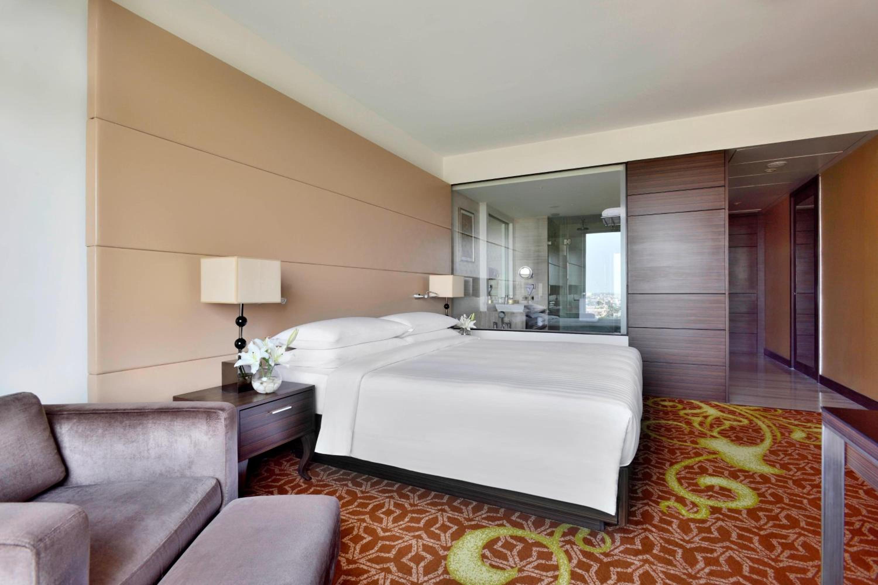 Club King, Club Lounge Access, Cocktail Hours from 6PM-8PM, Guest room, 1 King Bed