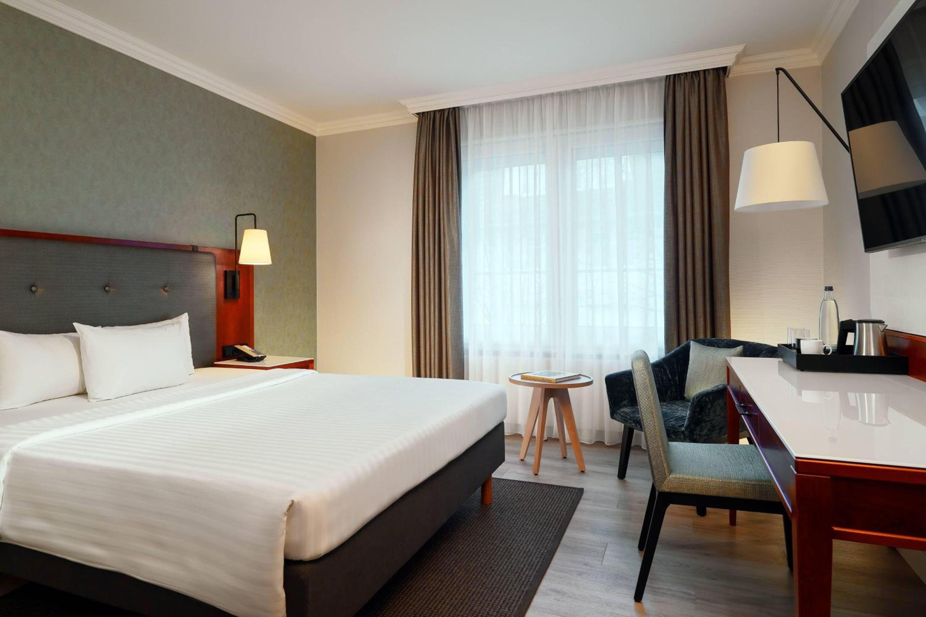 Courtyard Room, Guest room, 1 Queen