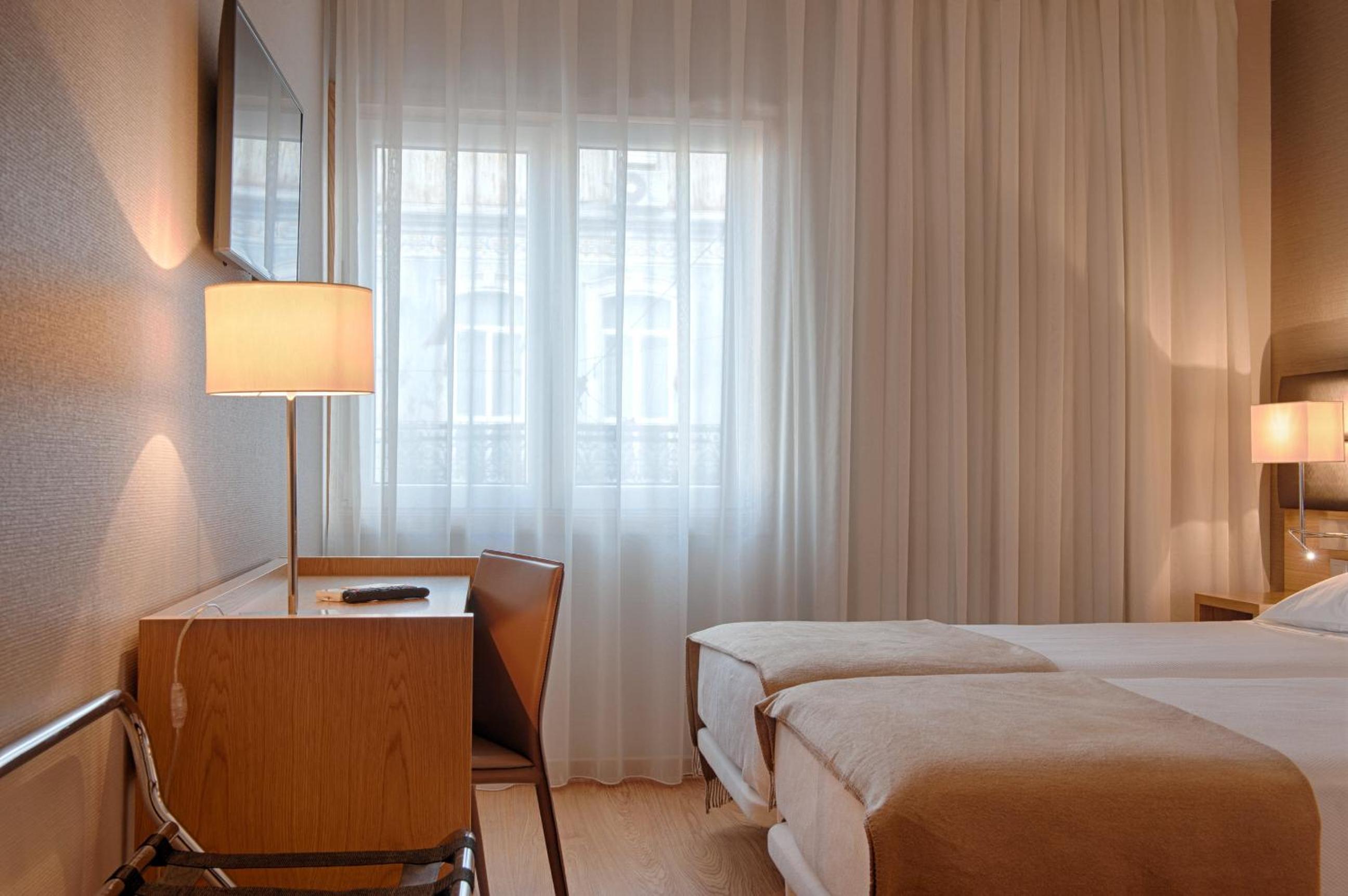 Double or Twin Room for Single Use