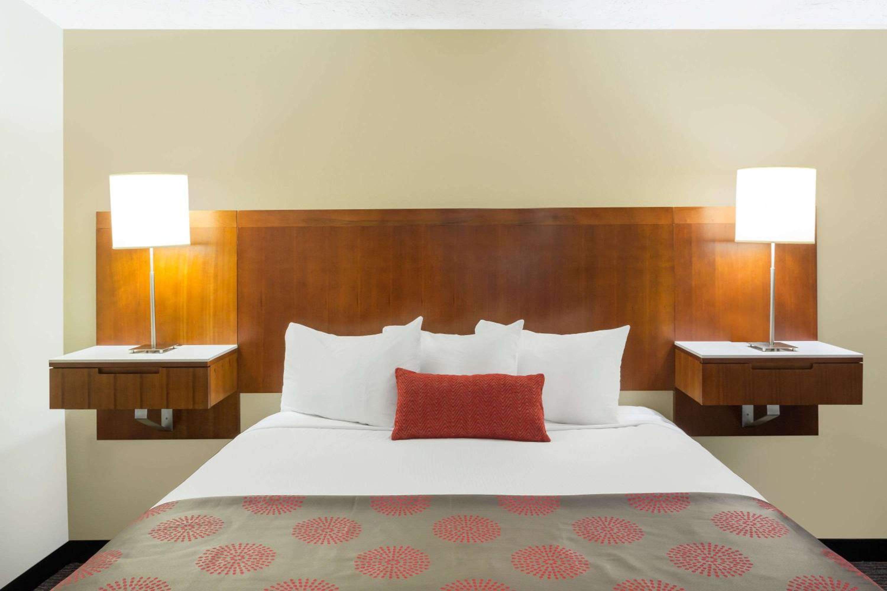 Deluxe King Room - Non-Smoking