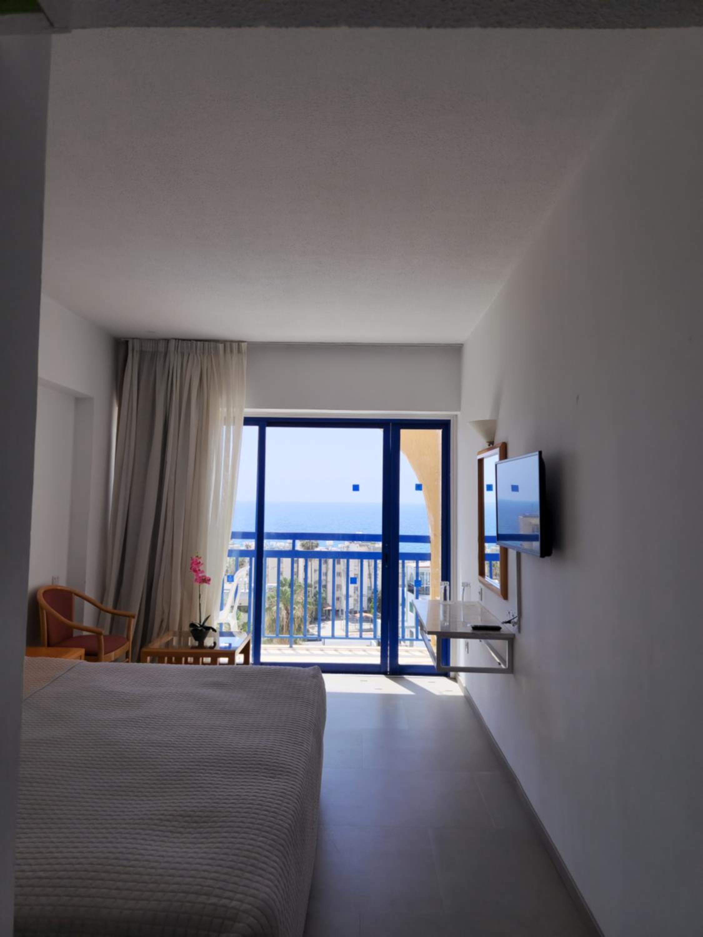 Double or Twin Room with Sea View