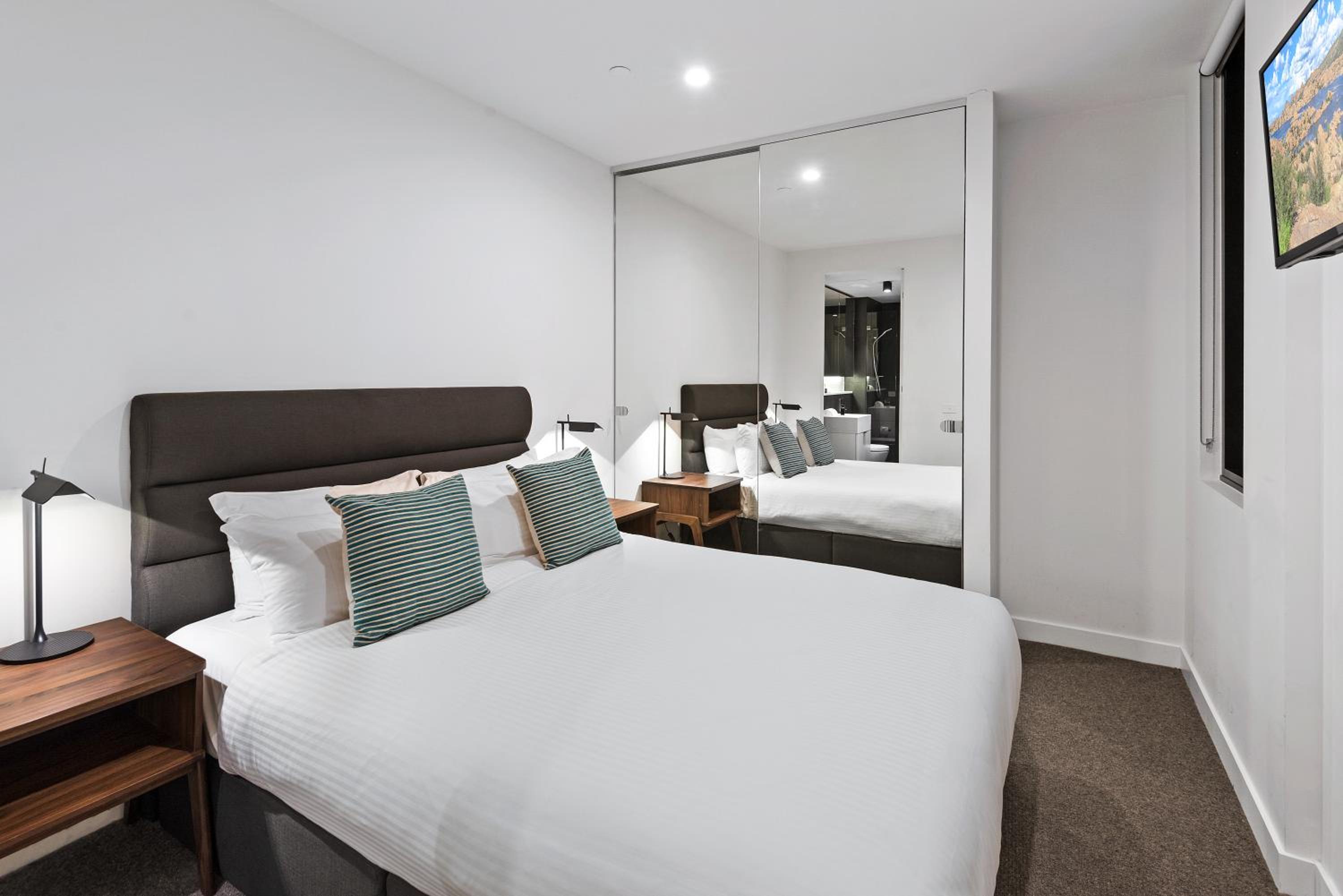Deluxe Three-Bedroom Apartment