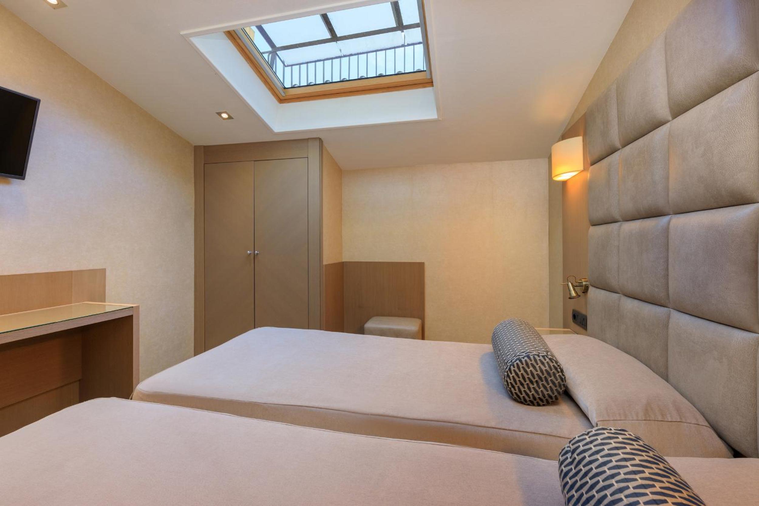 Double or Twin Buhardilla