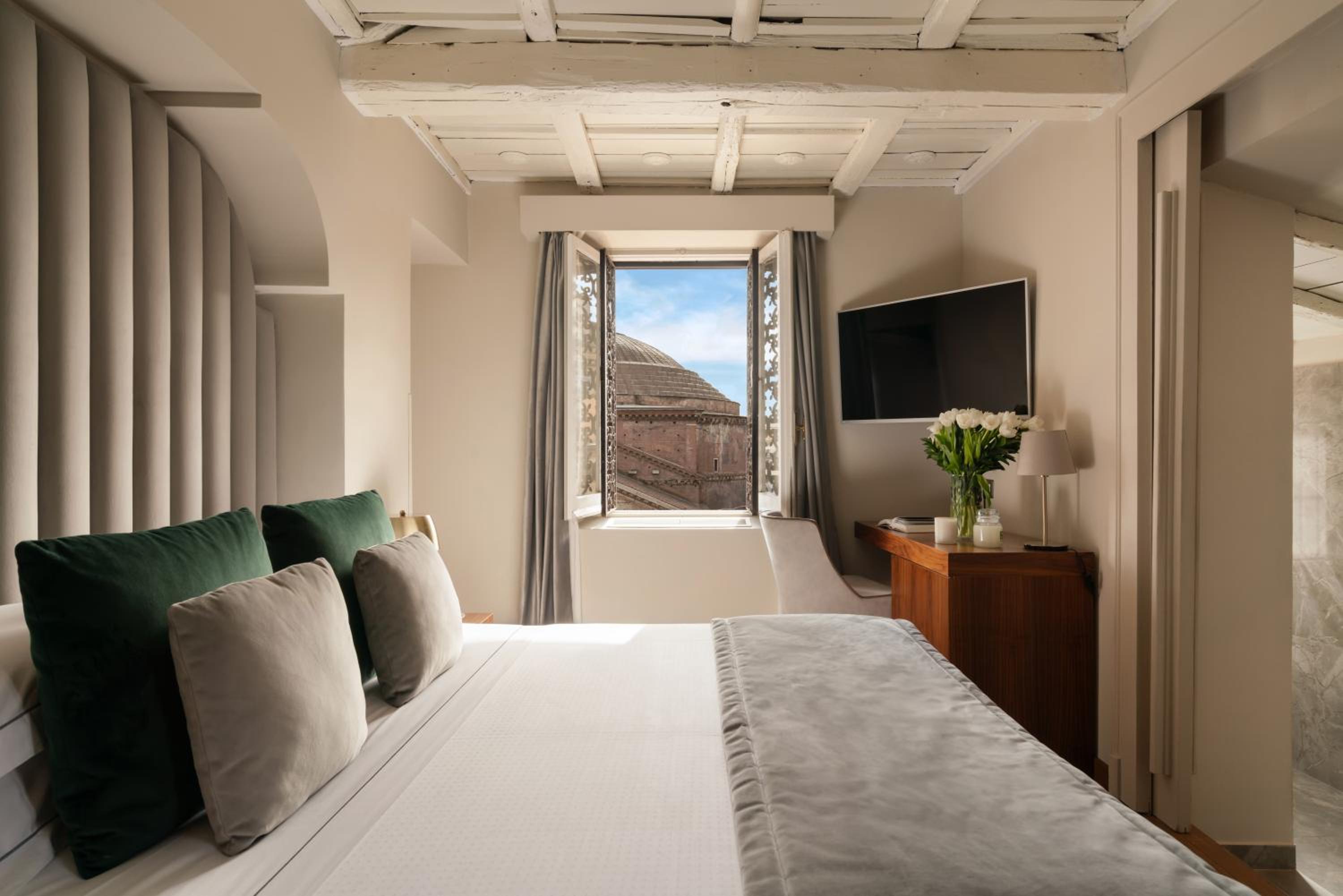 King Suite with Balcony Separate Building