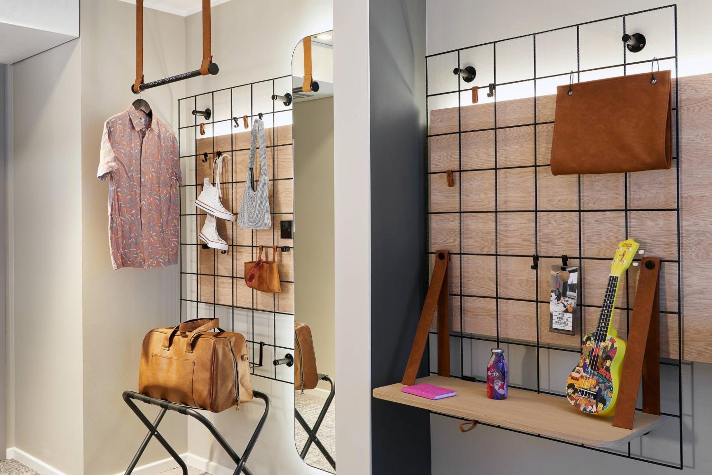 Moxified Family sleeper Guest room with 1 Queen, Sofa bed