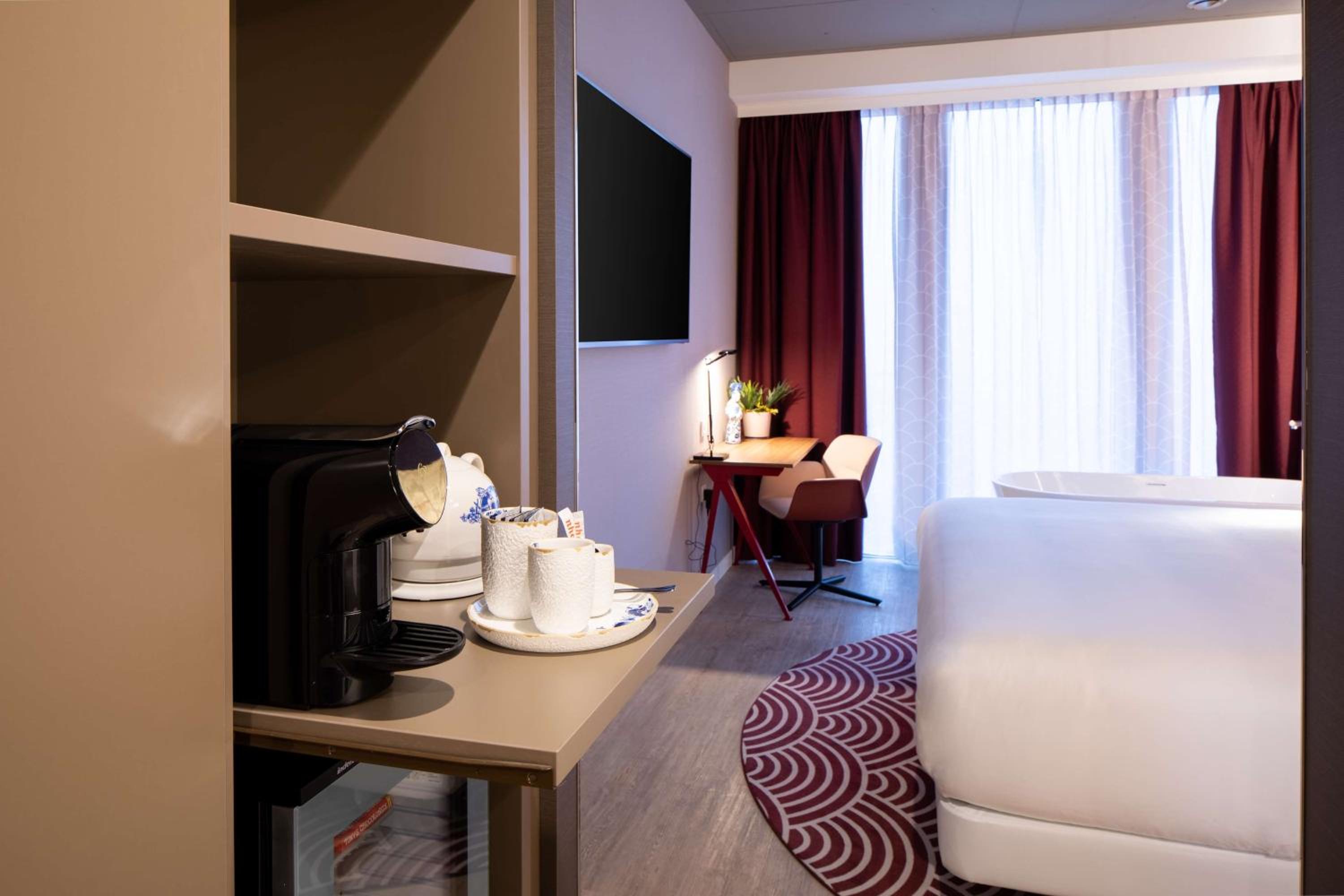 nhow Premium Room with View and Bath