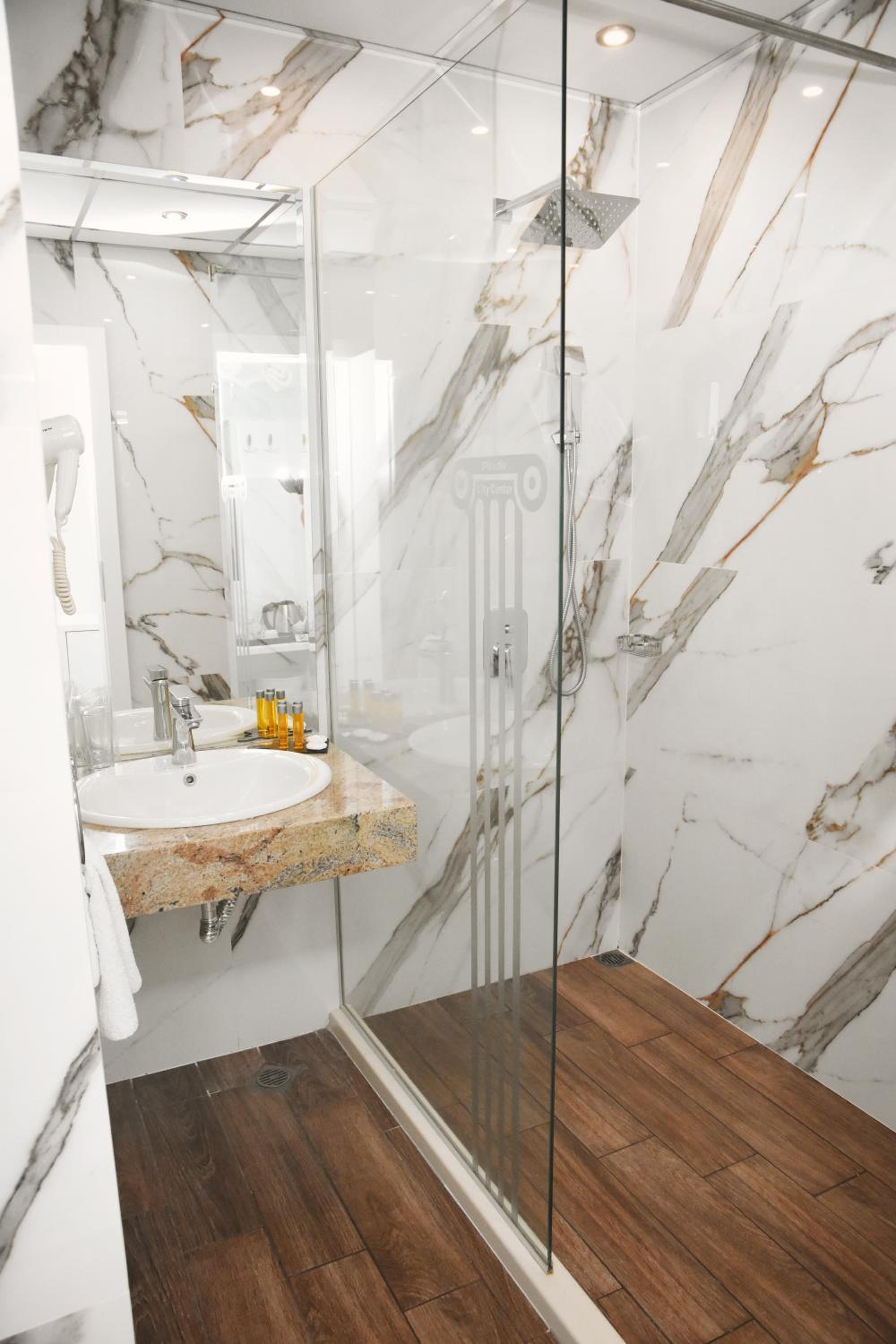 Deluxe Double or Twin Room with Balcony