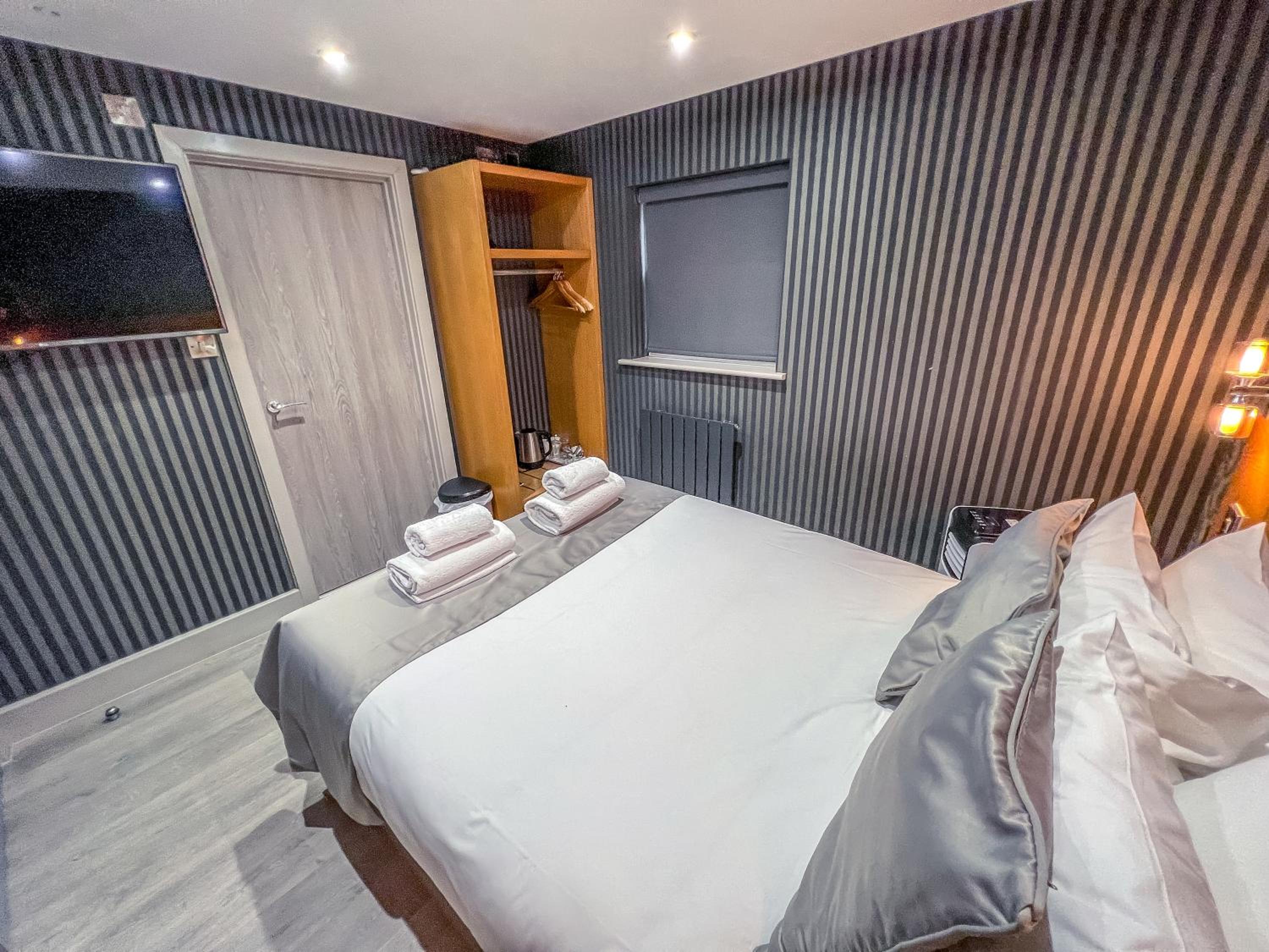 Deluxe Double Room with Bath