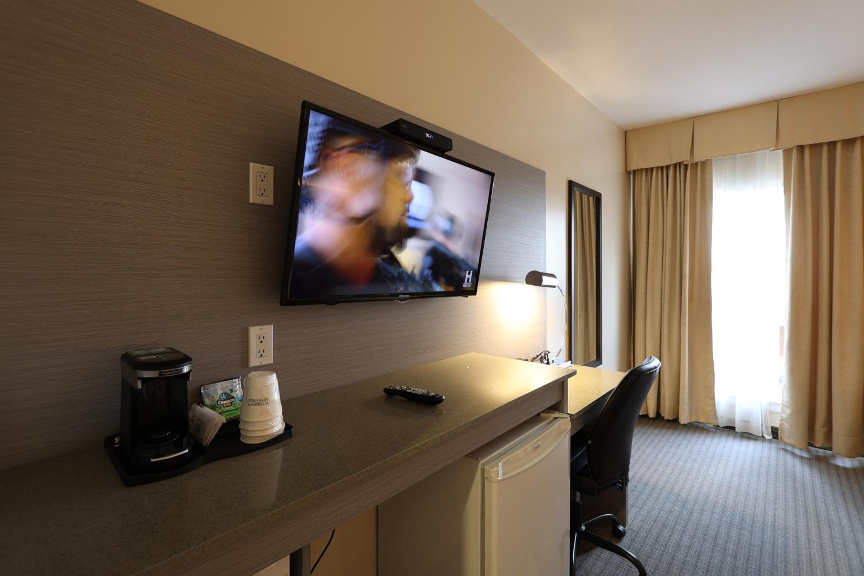 Queen Room - Disability Access - Non-Smoking